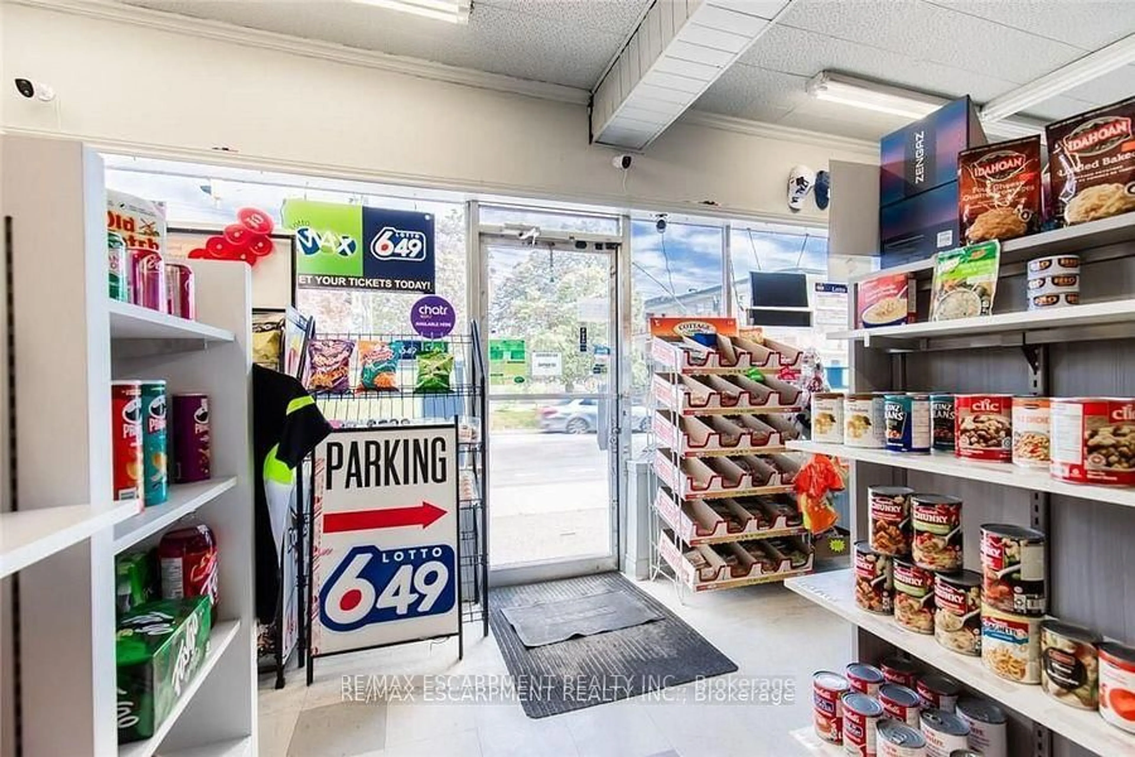 Indoor garage for 2340 KING St, Hamilton Ontario L8K 1X7