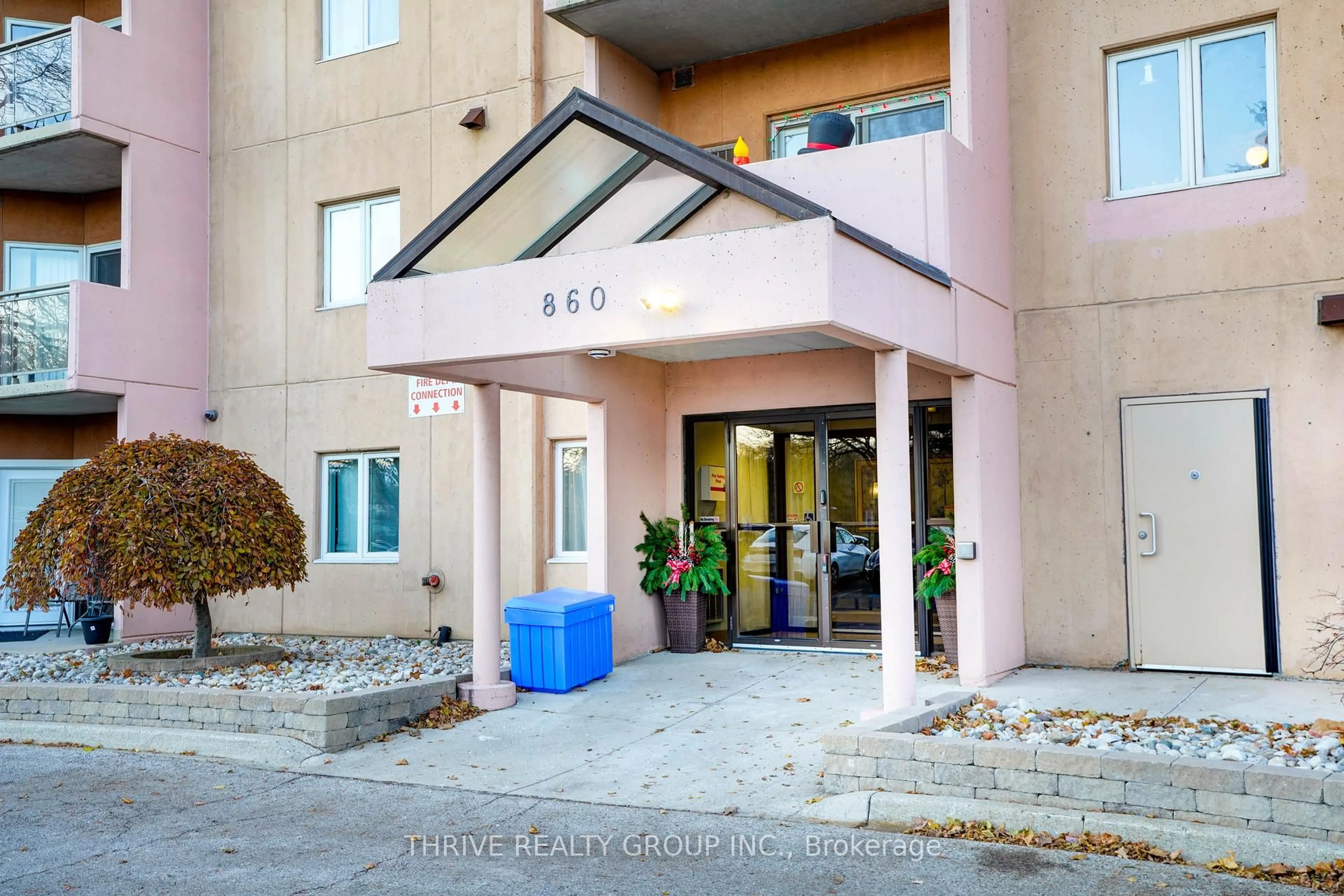 Indoor foyer for 860 Commissioners Rd #1403, London South Ontario N6C 2V5