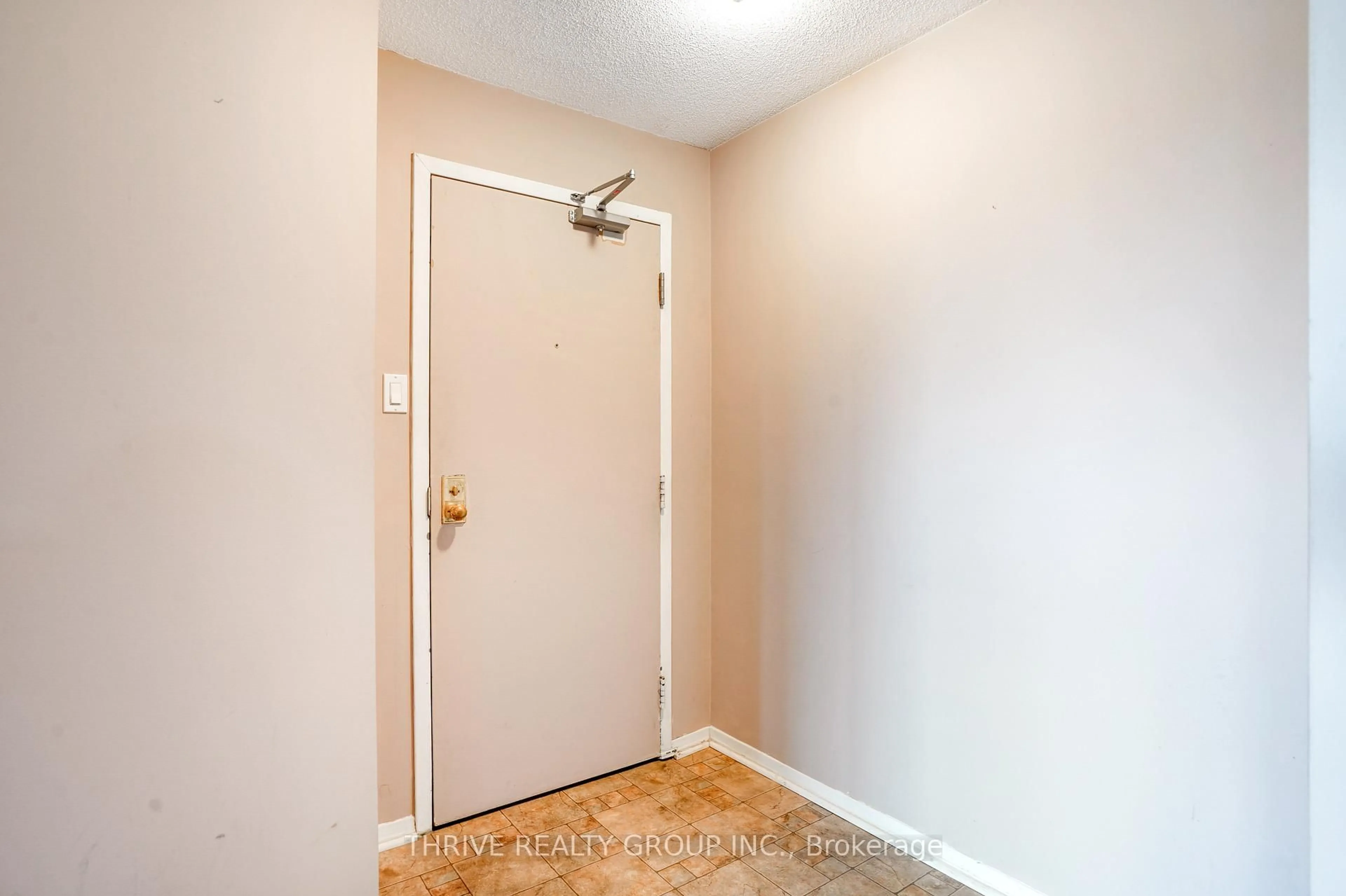 Indoor entryway for 860 Commissioners Rd #1403, London South Ontario N6C 2V5