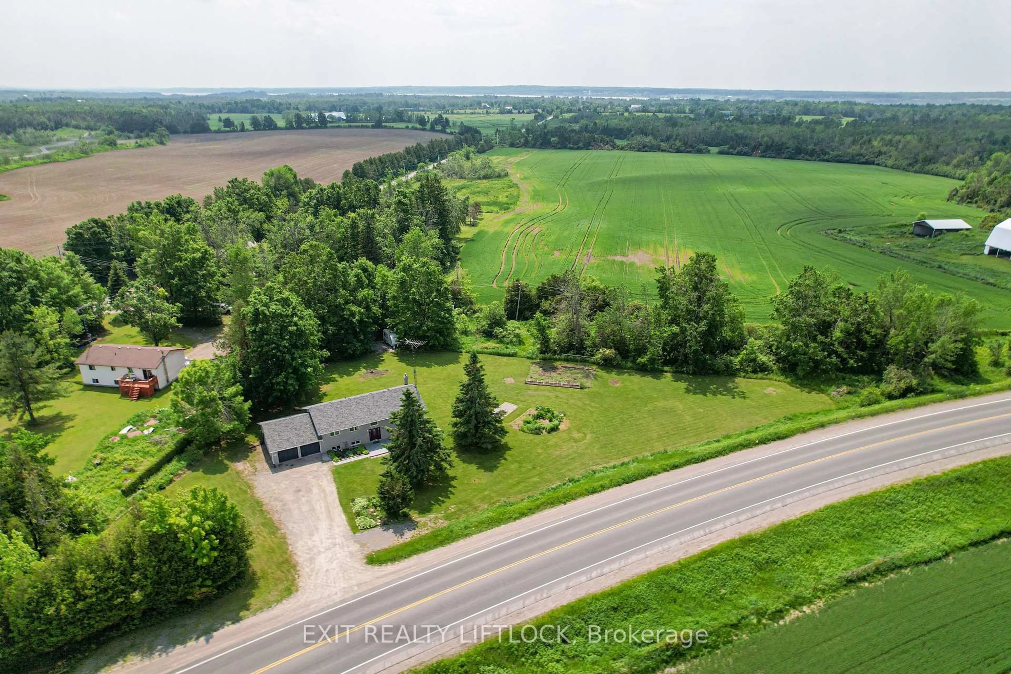 A pic from outside/outdoor area/front of a property/back of a property/a pic from drone, unknown for 1220 Tara Rd, Selwyn Ontario K0L 1T0