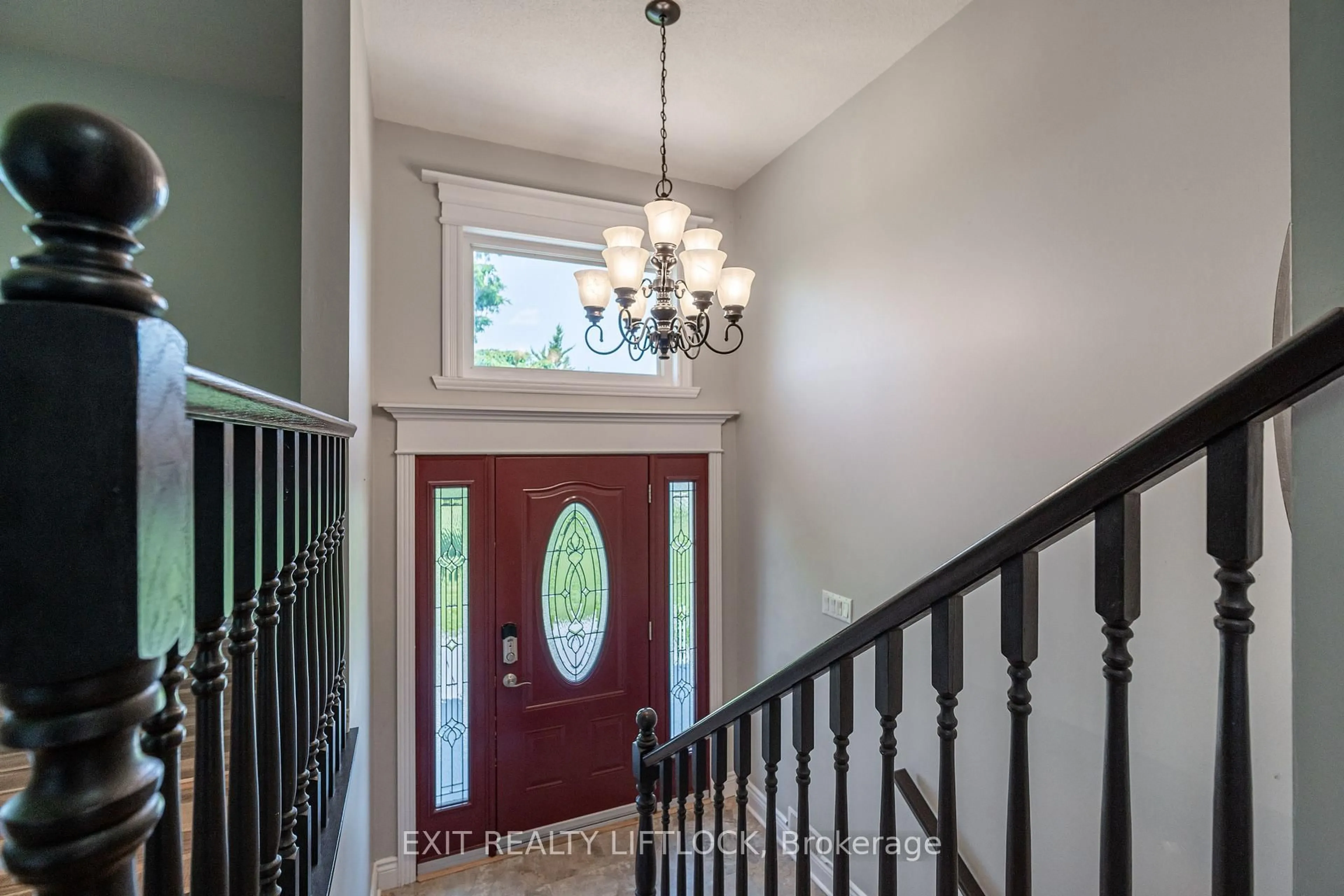 Indoor entryway for 1220 Tara Rd, Selwyn Ontario K0L 1T0