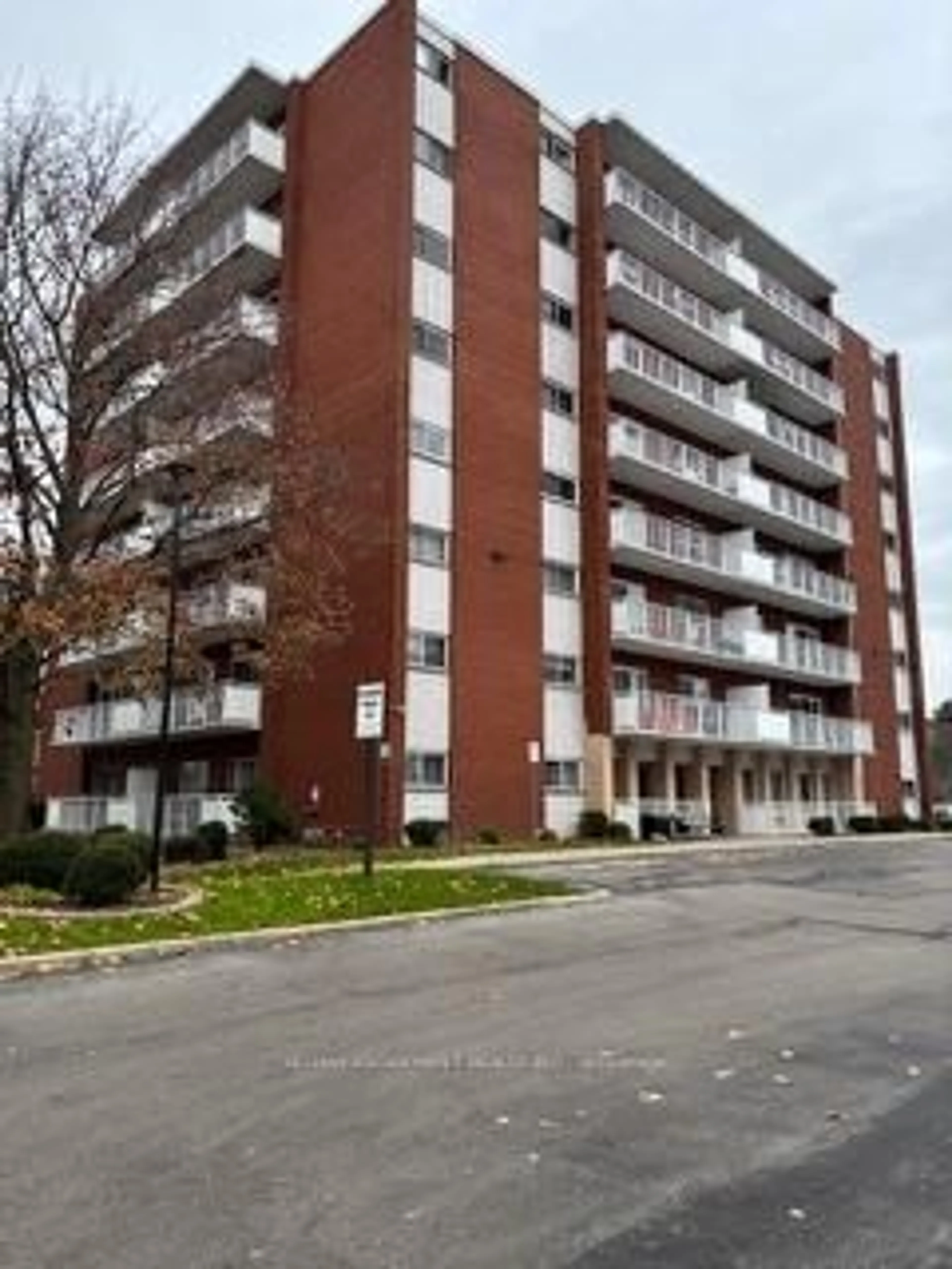 Unknown for 10 Woodman Dr #208, Hamilton Ontario L8K 4E1