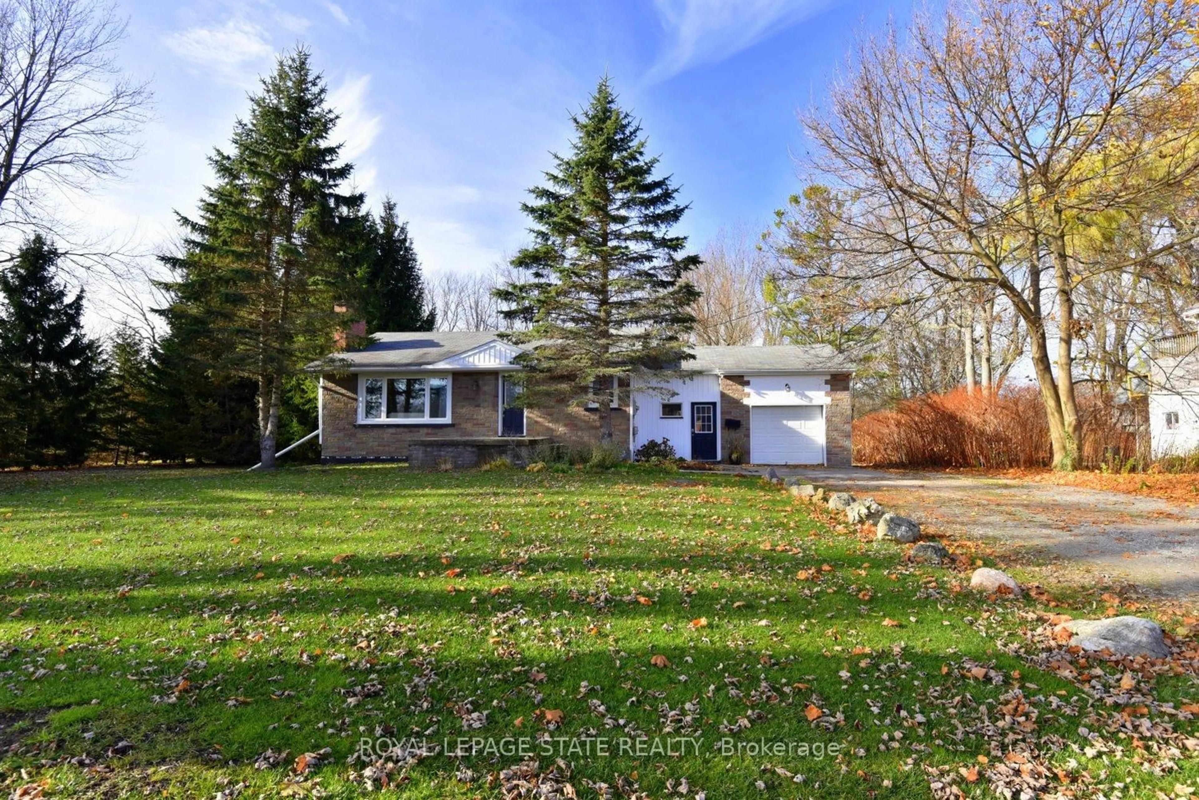 A pic from outside/outdoor area/front of a property/back of a property/a pic from drone, street for 104 Diltz Rd, Haldimand Ontario N1A 2V5