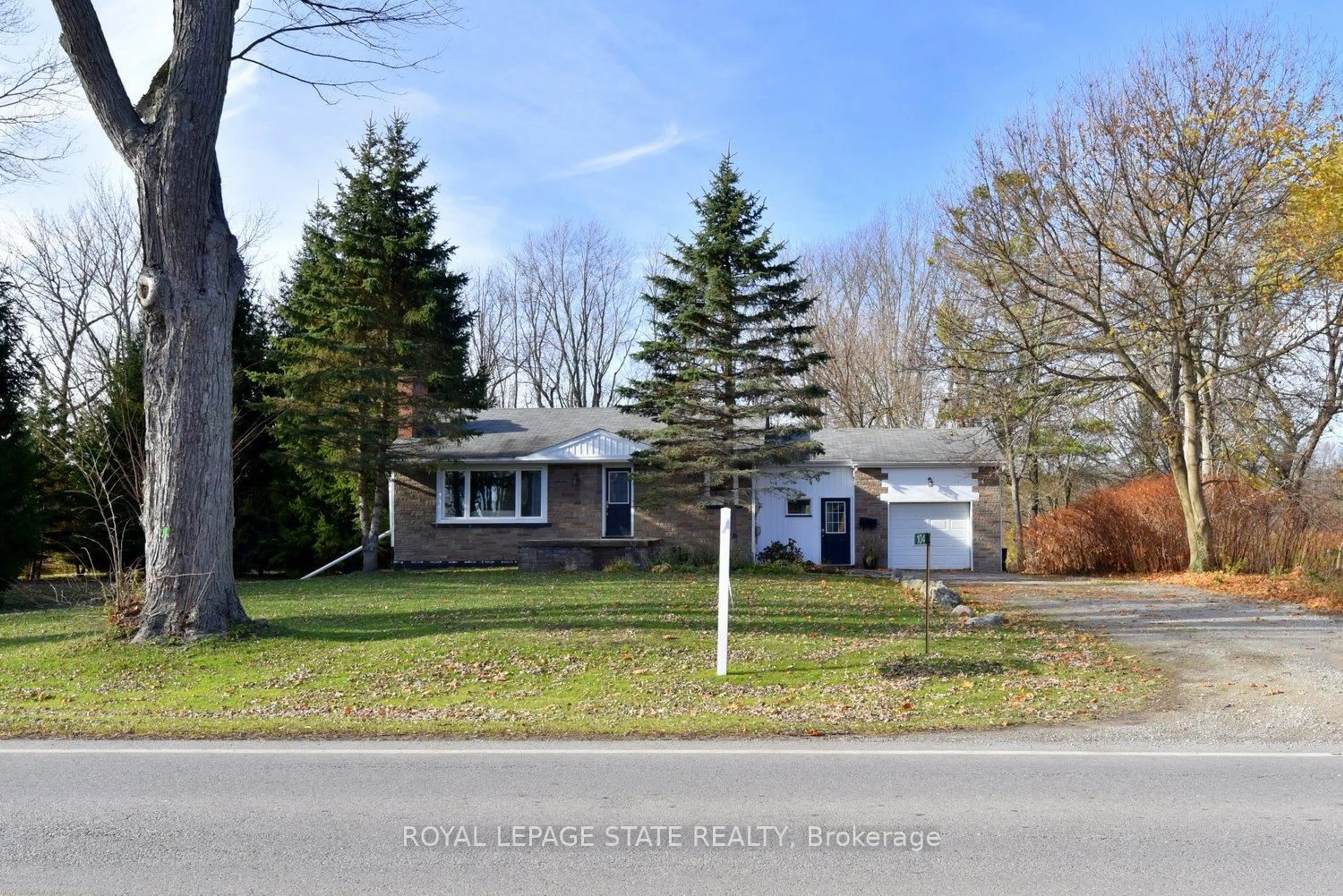 A pic from outside/outdoor area/front of a property/back of a property/a pic from drone, street for 104 Diltz Rd, Haldimand Ontario N1A 2V5