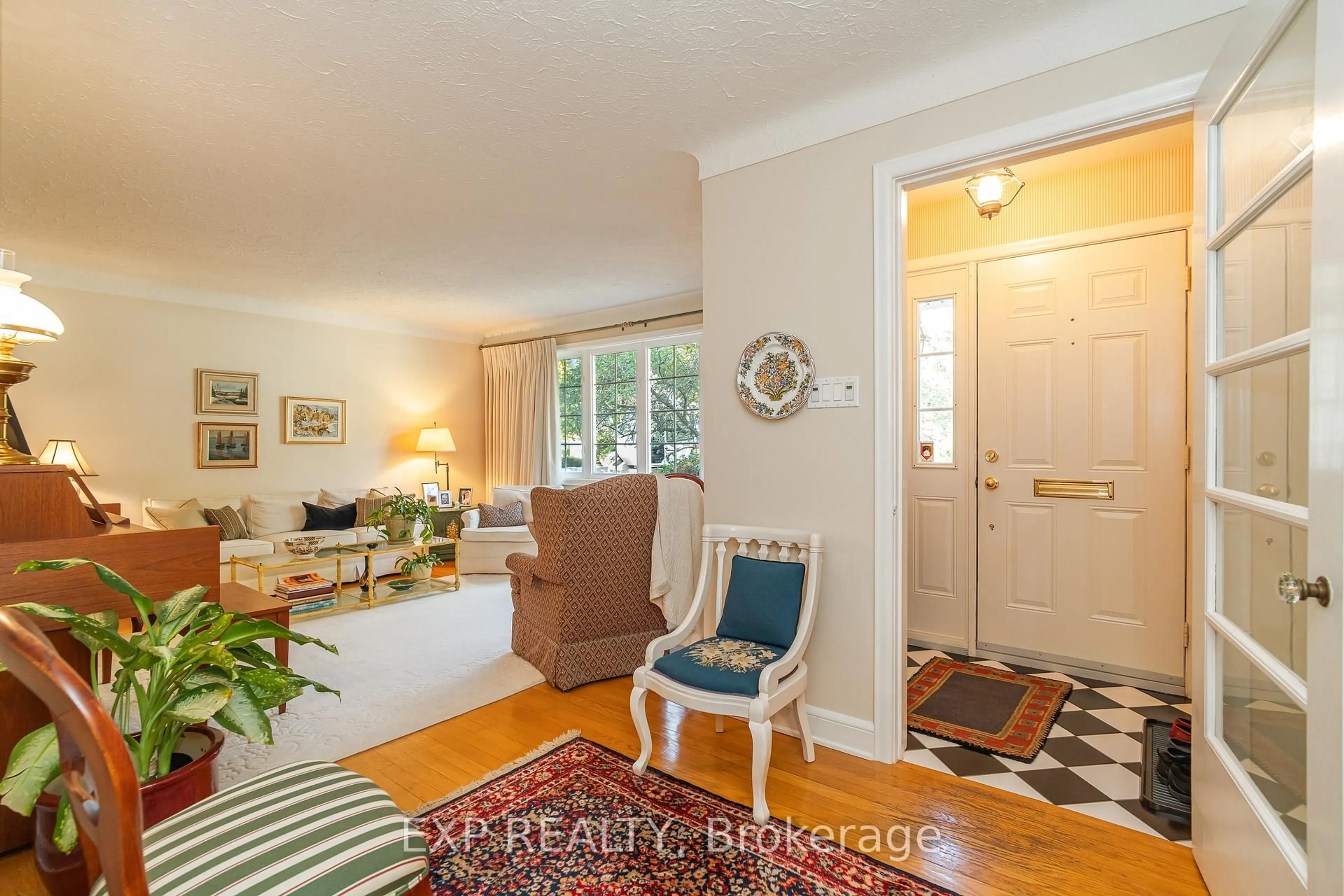 Unknown for 504 Thessaly Circ, Ottawa Ontario K1H 5W5