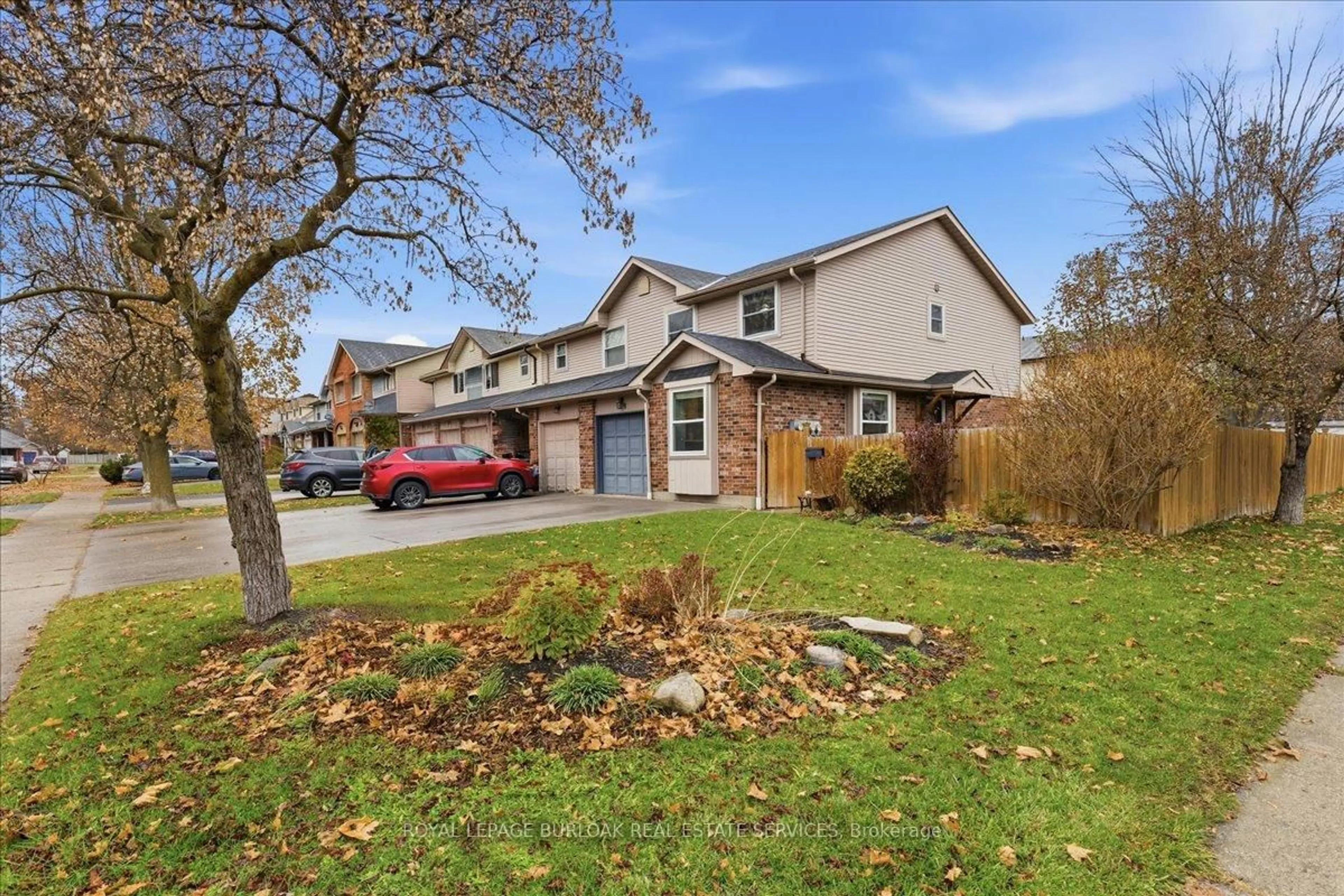 A pic from outside/outdoor area/front of a property/back of a property/a pic from drone, street for 98 Grandridge Cres, Guelph Ontario N1H 8G3