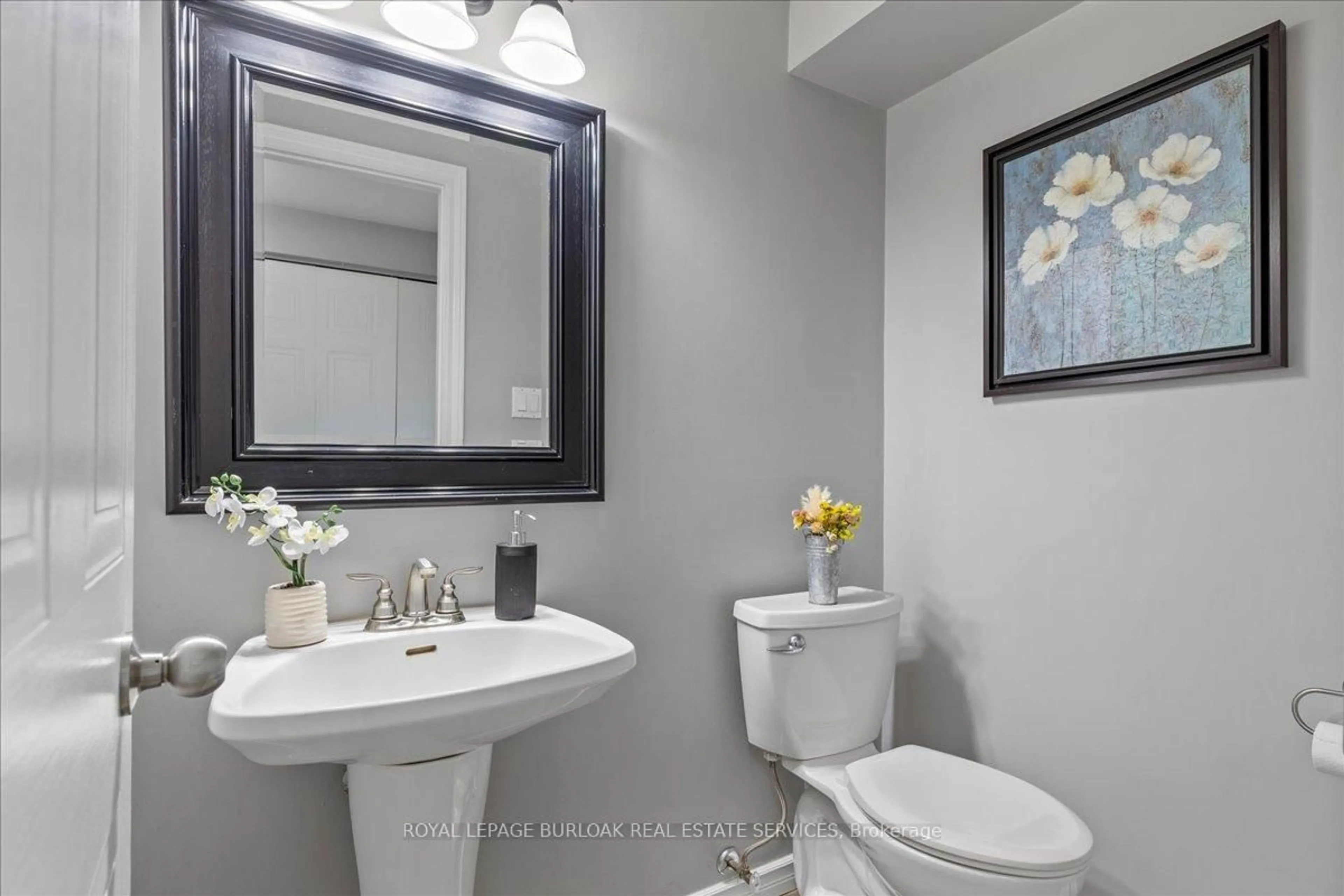 Standard bathroom, ceramic/tile floor for 98 Grandridge Cres, Guelph Ontario N1H 8G3