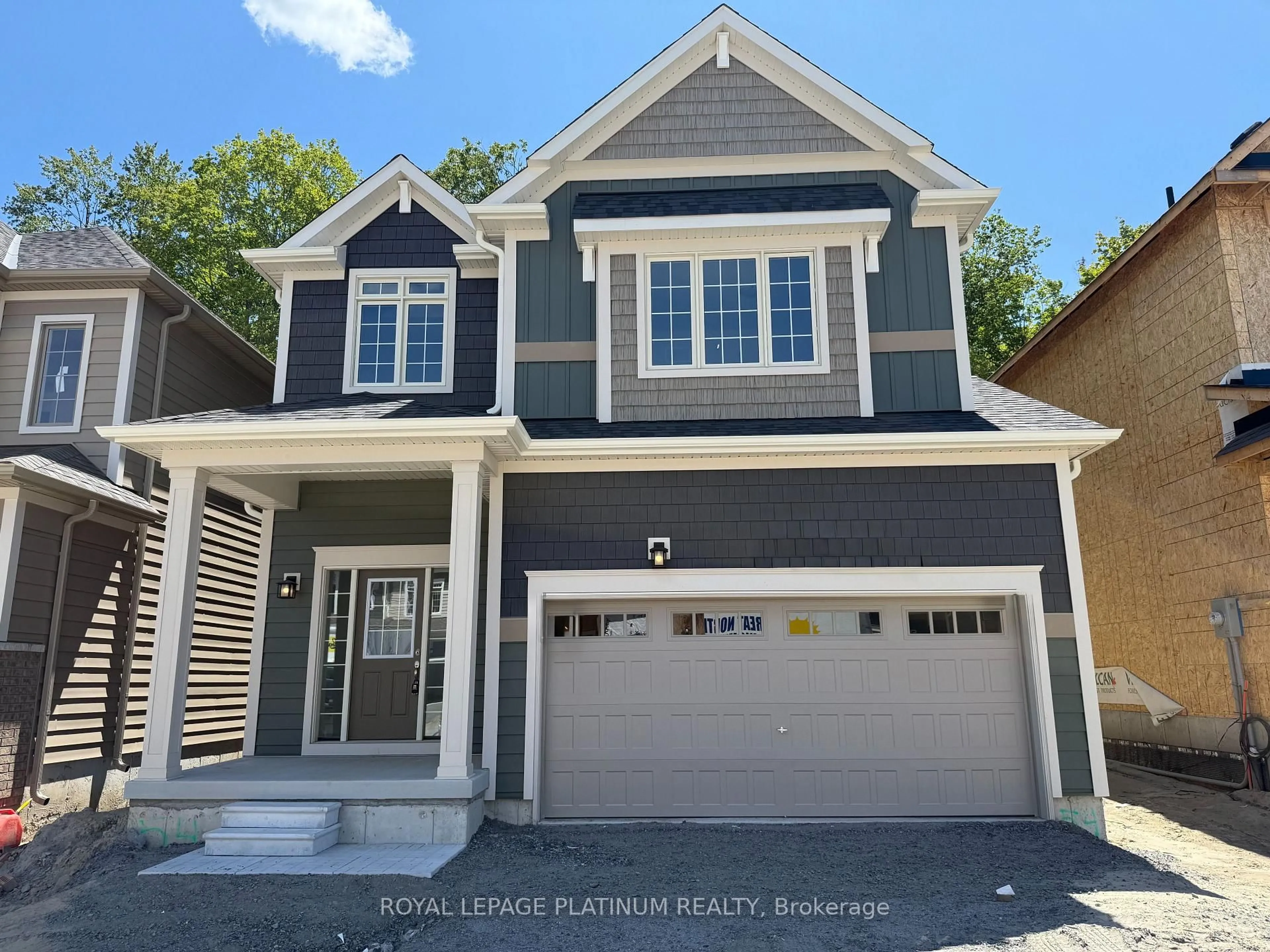Home with vinyl exterior material, street for 135 McEachern Lane, Gravenhurst Ontario P1P 0H8