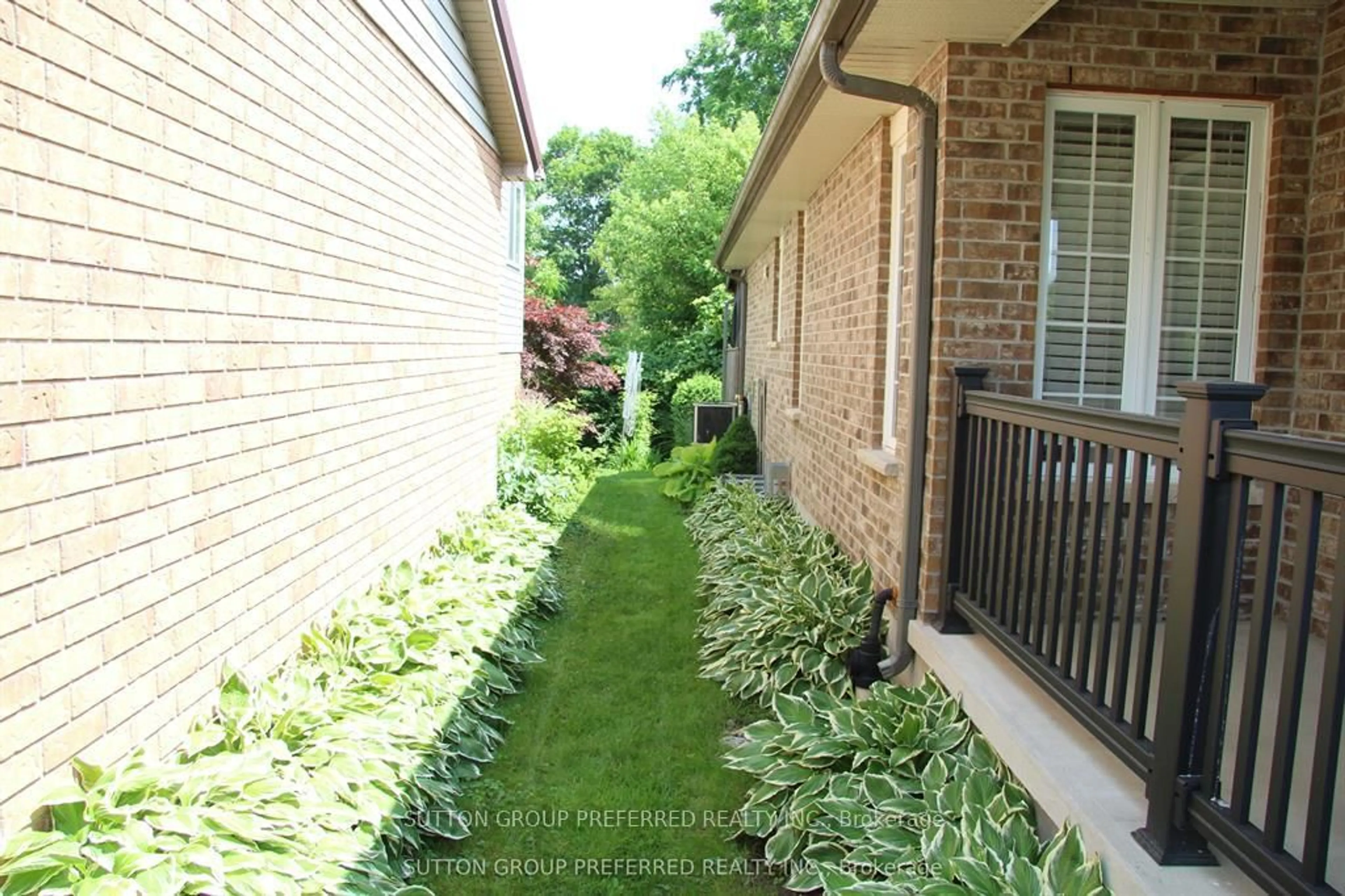 Patio, street for 6657 BEATTIE St, London South Ontario N6P 1T8
