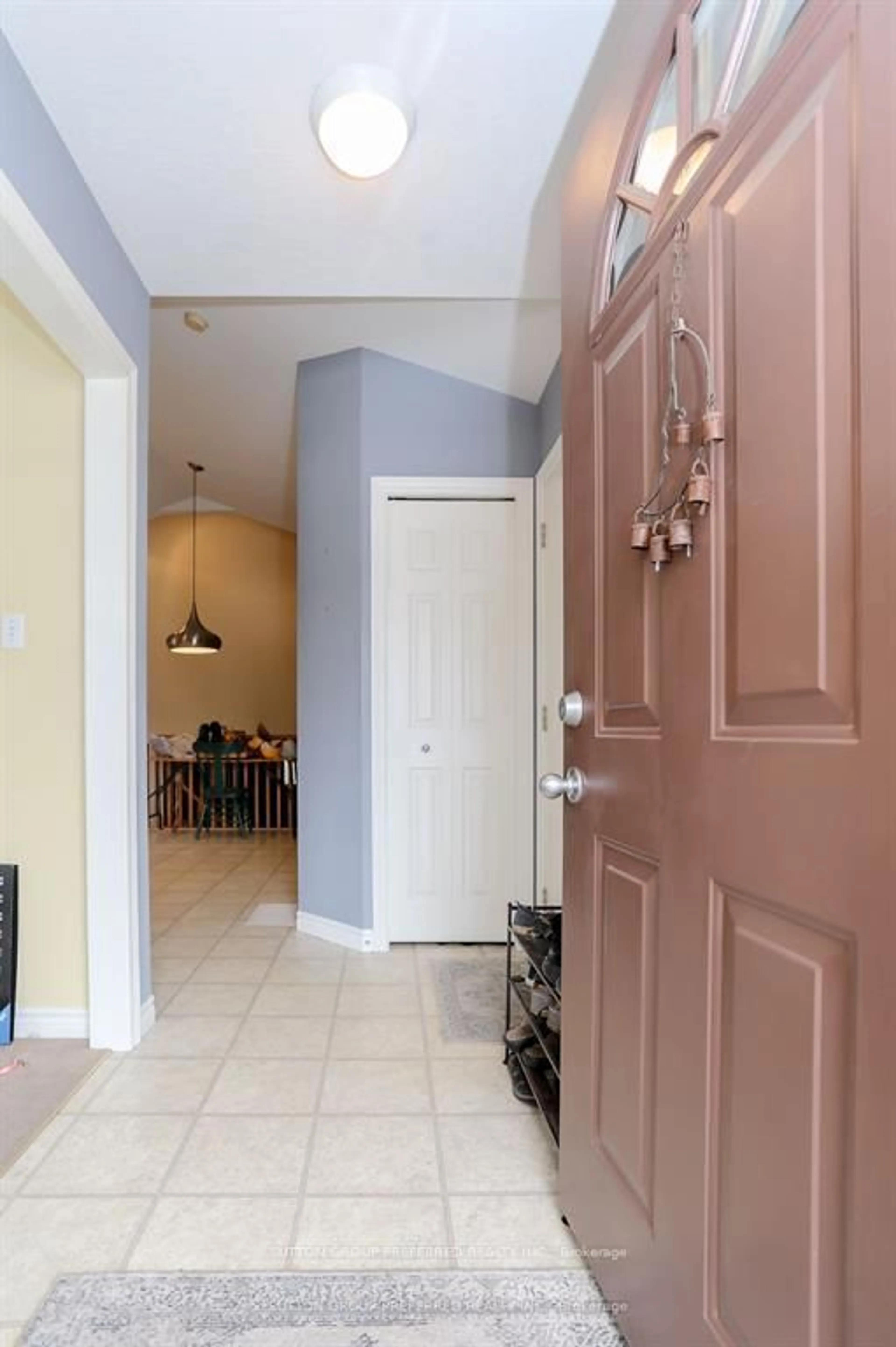 Indoor entryway for 6657 BEATTIE St, London South Ontario N6P 1T8