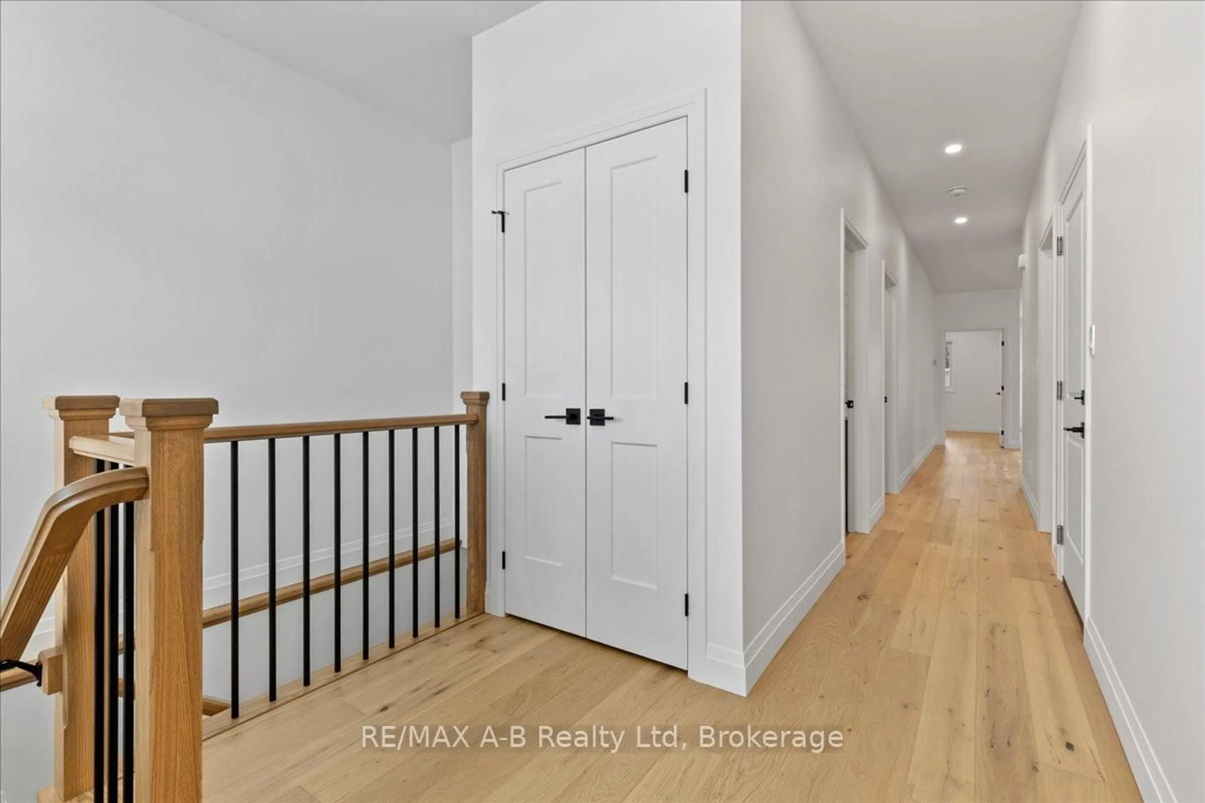 Indoor entryway for 163 Wimpole St, West Perth Ontario N0K 1N0