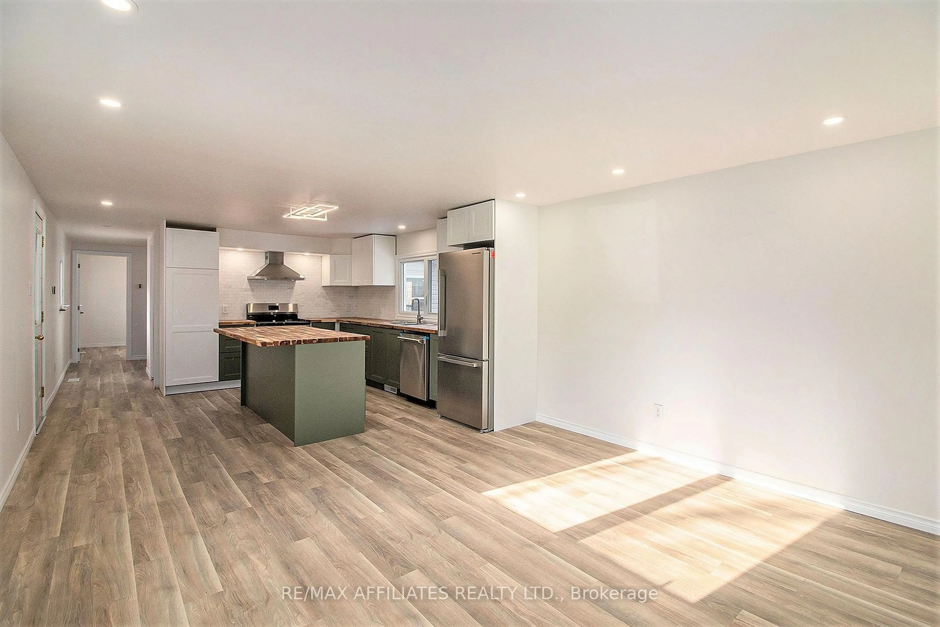 Open concept kitchen, wood/laminate floor for 5620 Rockdale Rd #Unit 32, Vars Ontario K0A 3H0