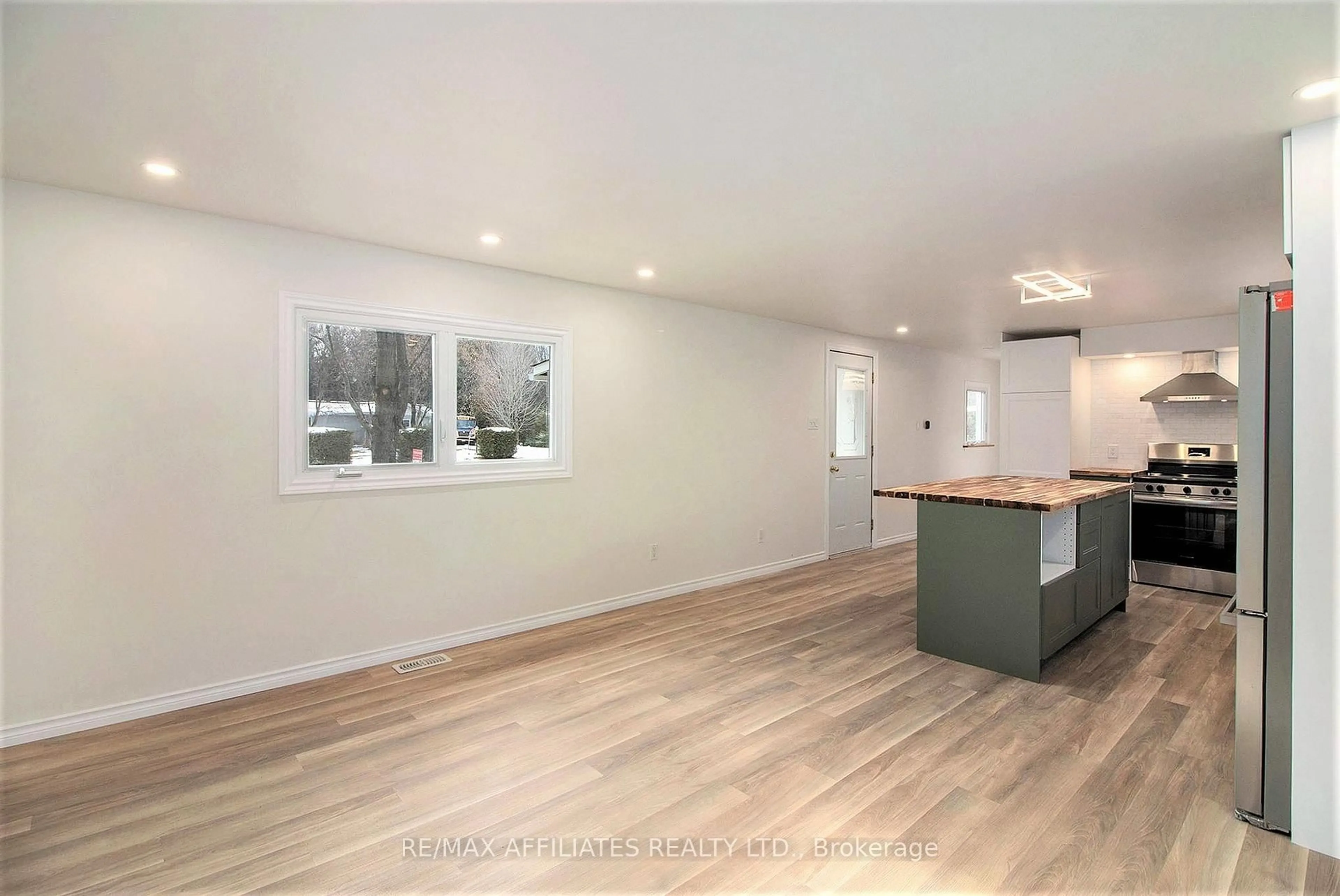 Open concept kitchen, wood/laminate floor for 5620 Rockdale Rd #Unit 32, Vars Ontario K0A 3H0