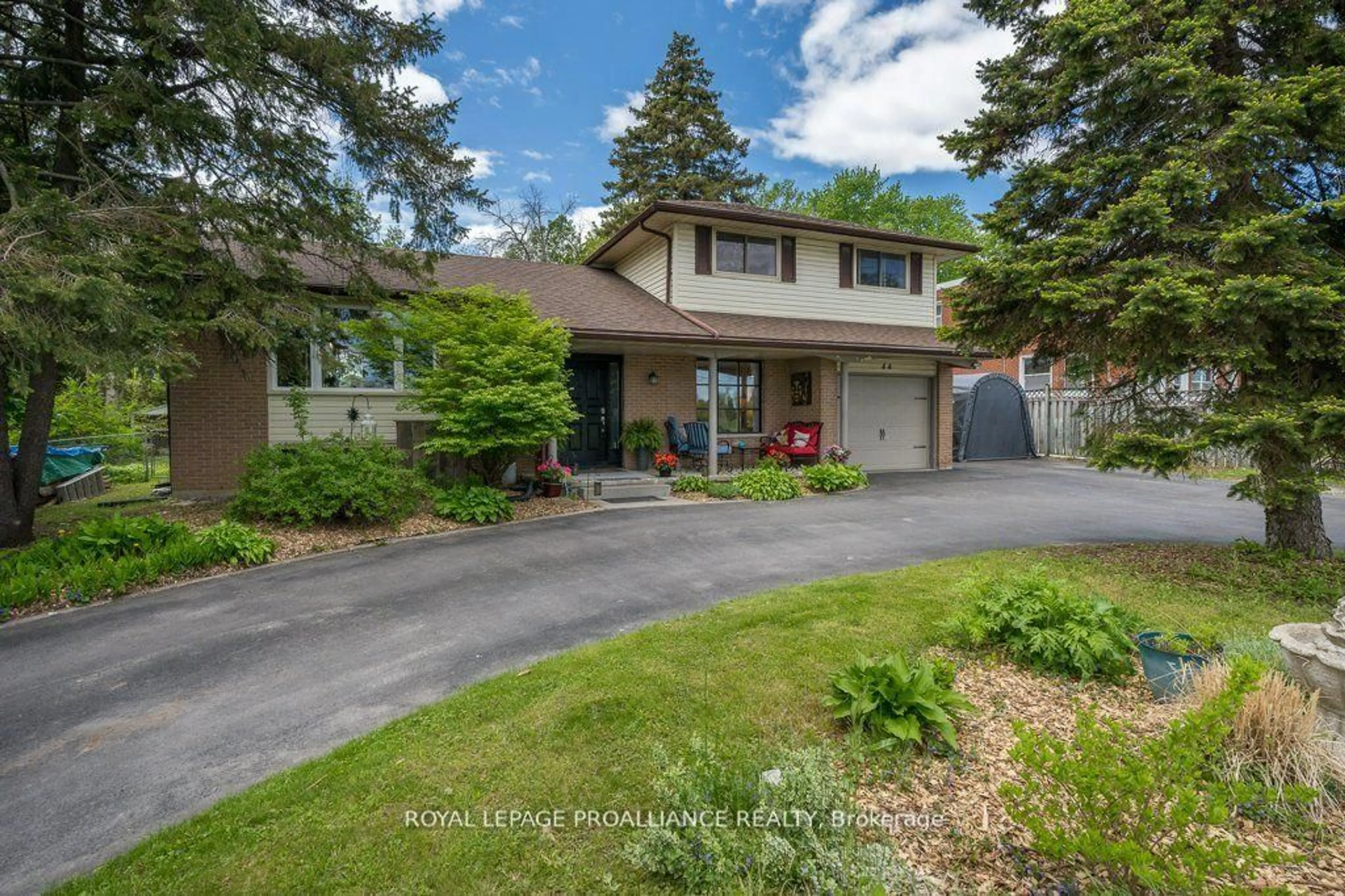 Unknown for 44 Sidney St, Belleville Ontario K8P 3Y8