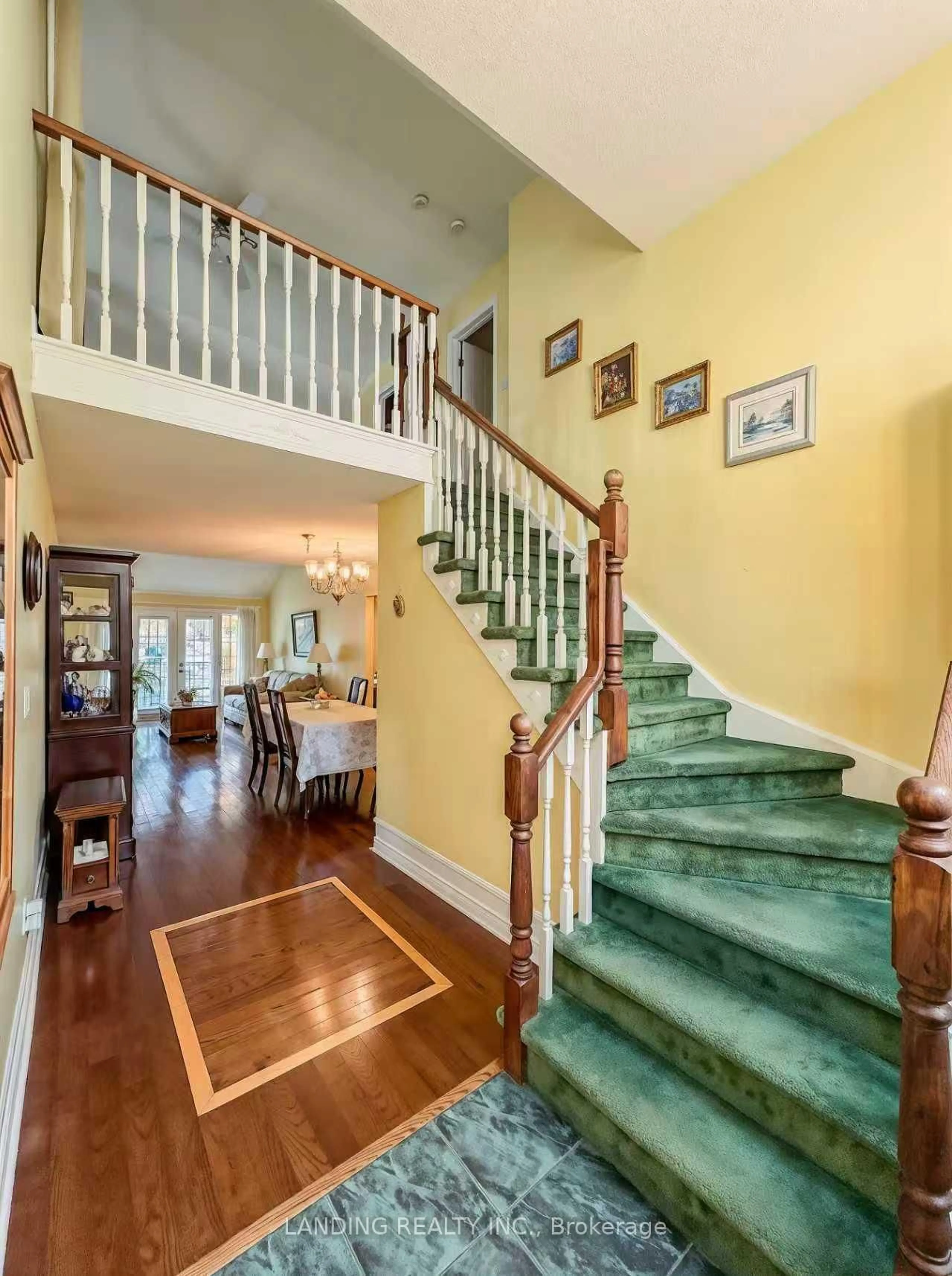 Unknown for 32 RED HAVEN Dr, Grimsby Ontario L3M 5J7