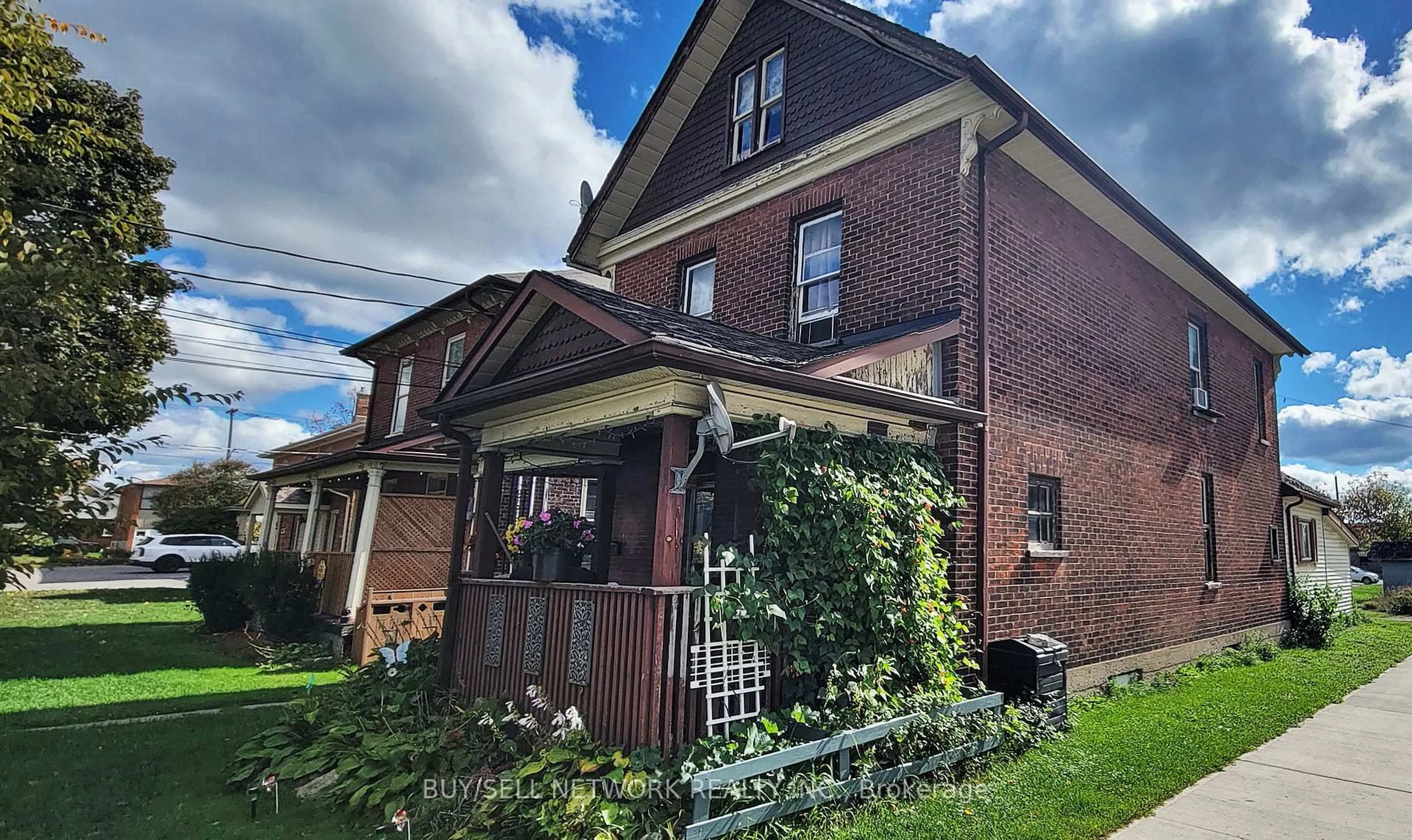 Home with brick exterior material, street for 257 Dalhousie St, Peterborough Ontario K9J 2M3