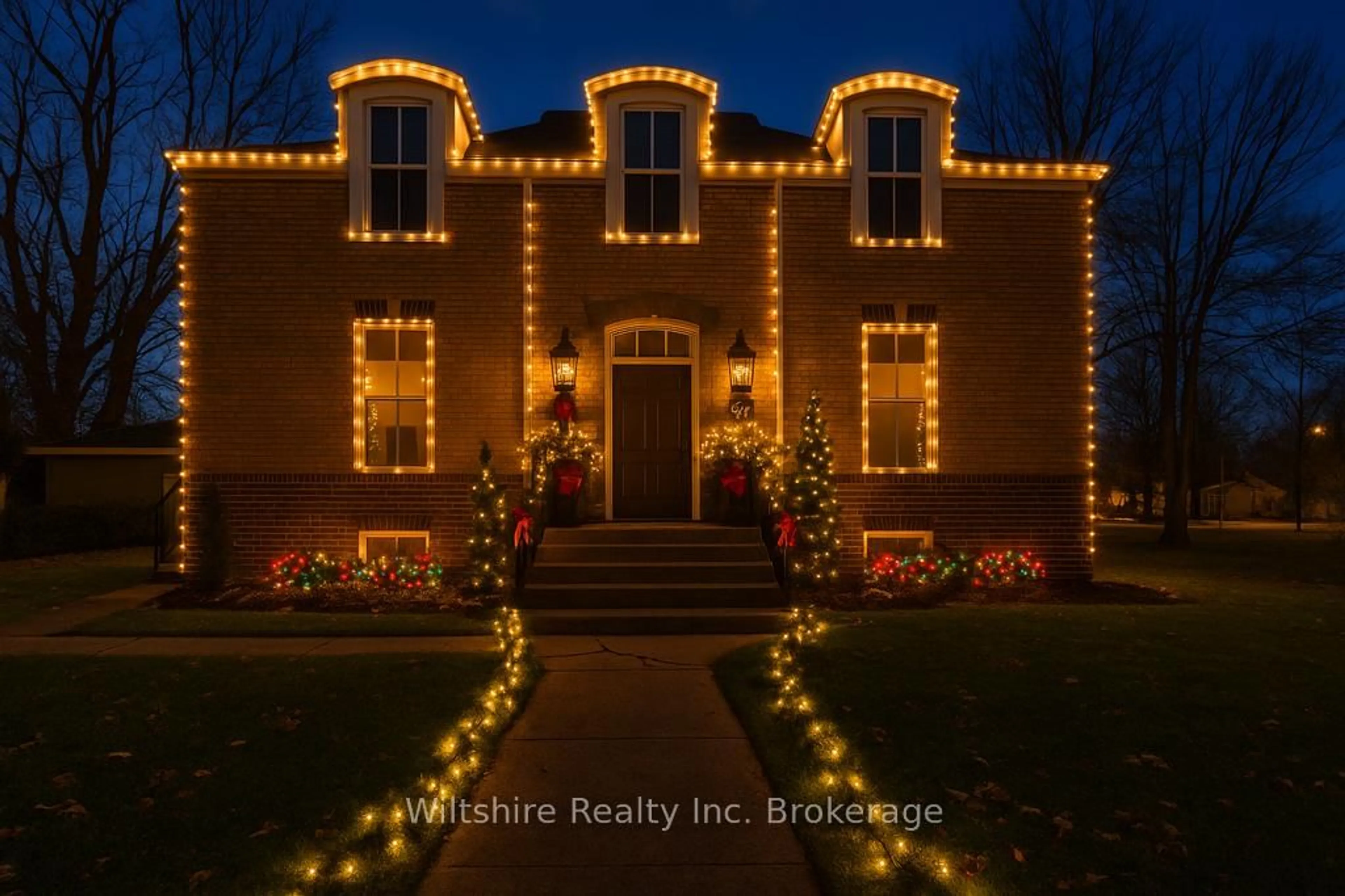 Indoor entryway for 64 South St, Aylmer Ontario N5H 1R1