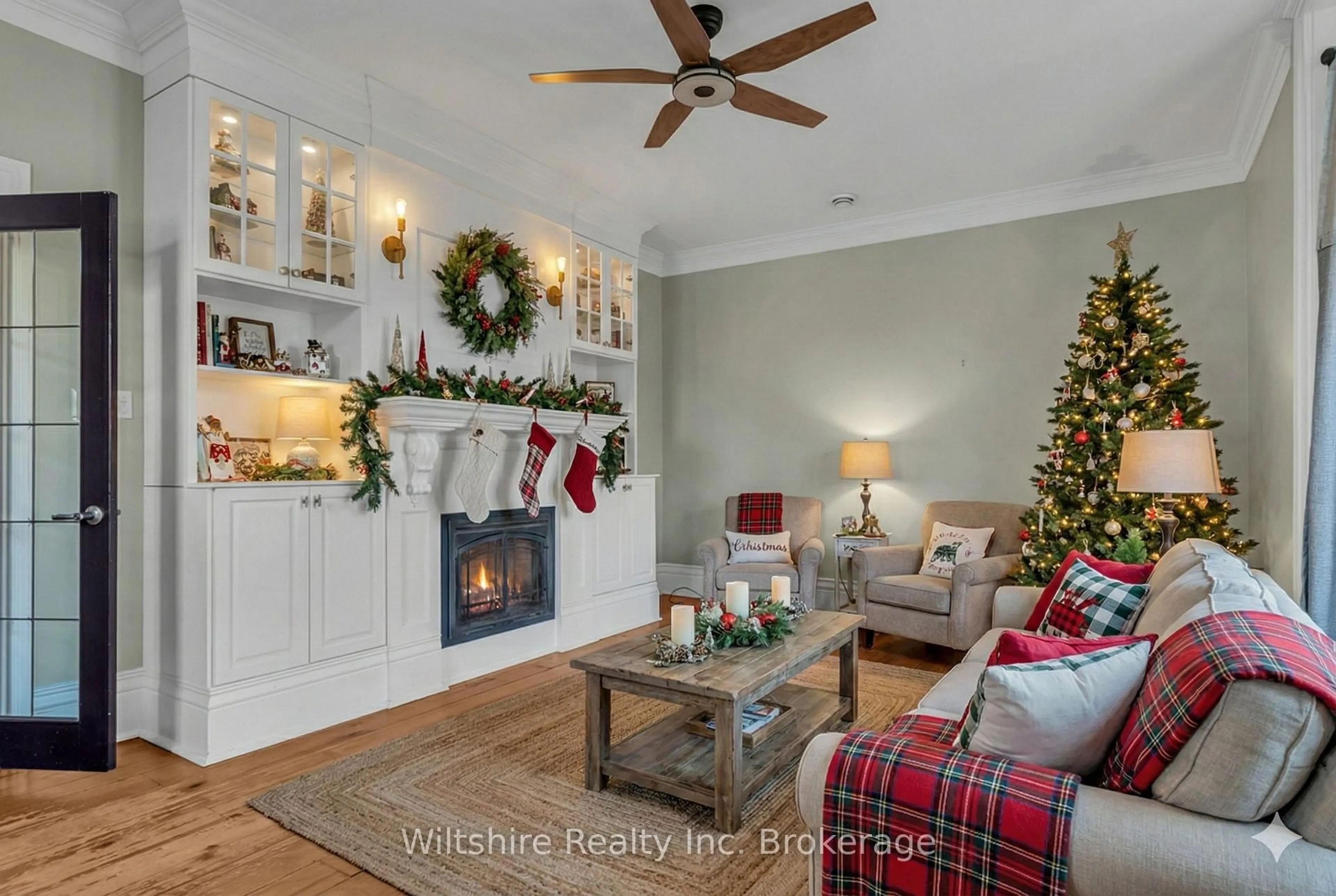 Living room with furniture, unknown for 64 South St, Aylmer Ontario N5H 1R1