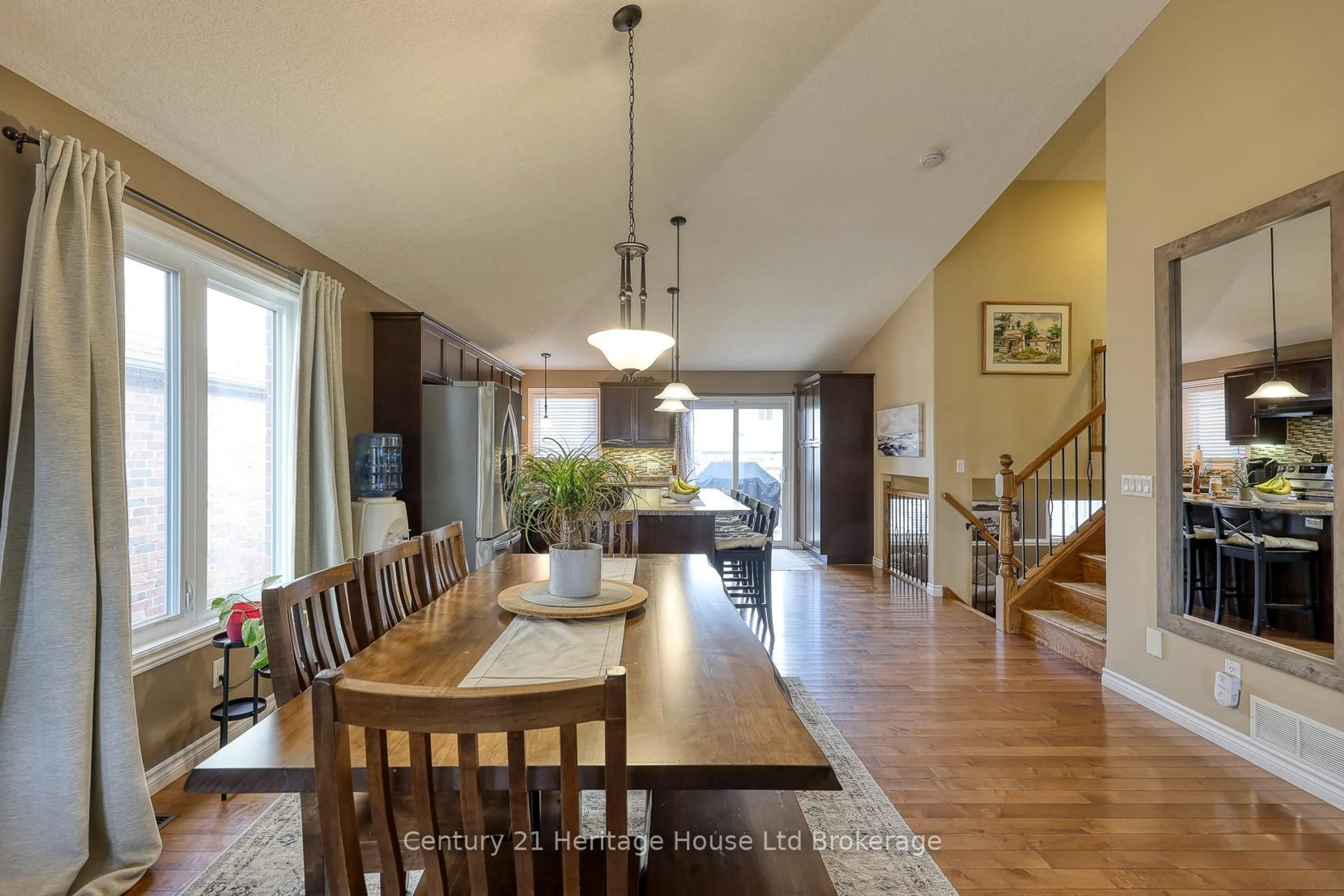 Dining room, wood/laminate floor for 601 Sales Dr, Woodstock Ontario N4S 0A1