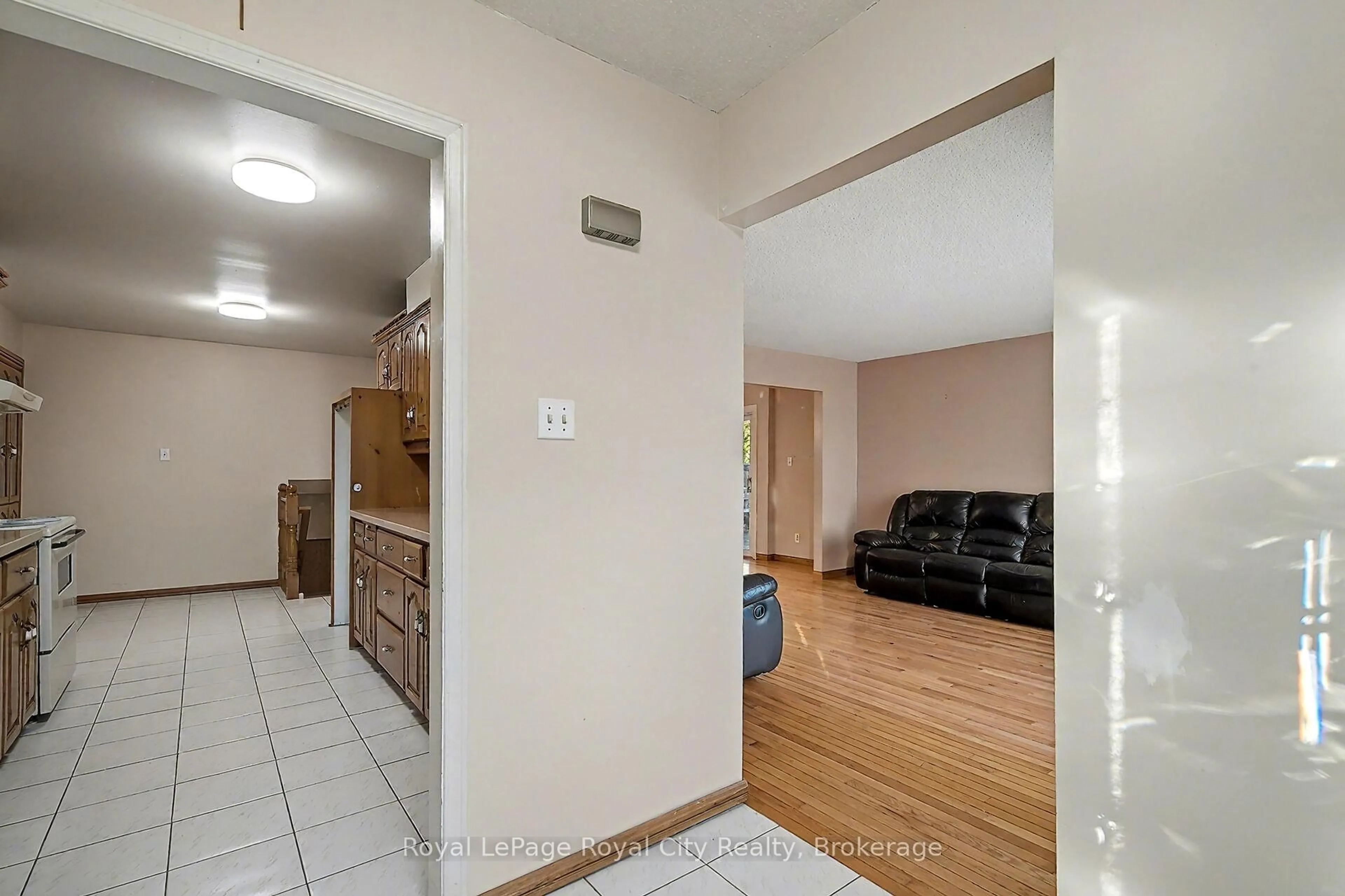 Unknown for 77 Kortright Rd, Guelph Ontario N1G 3B3