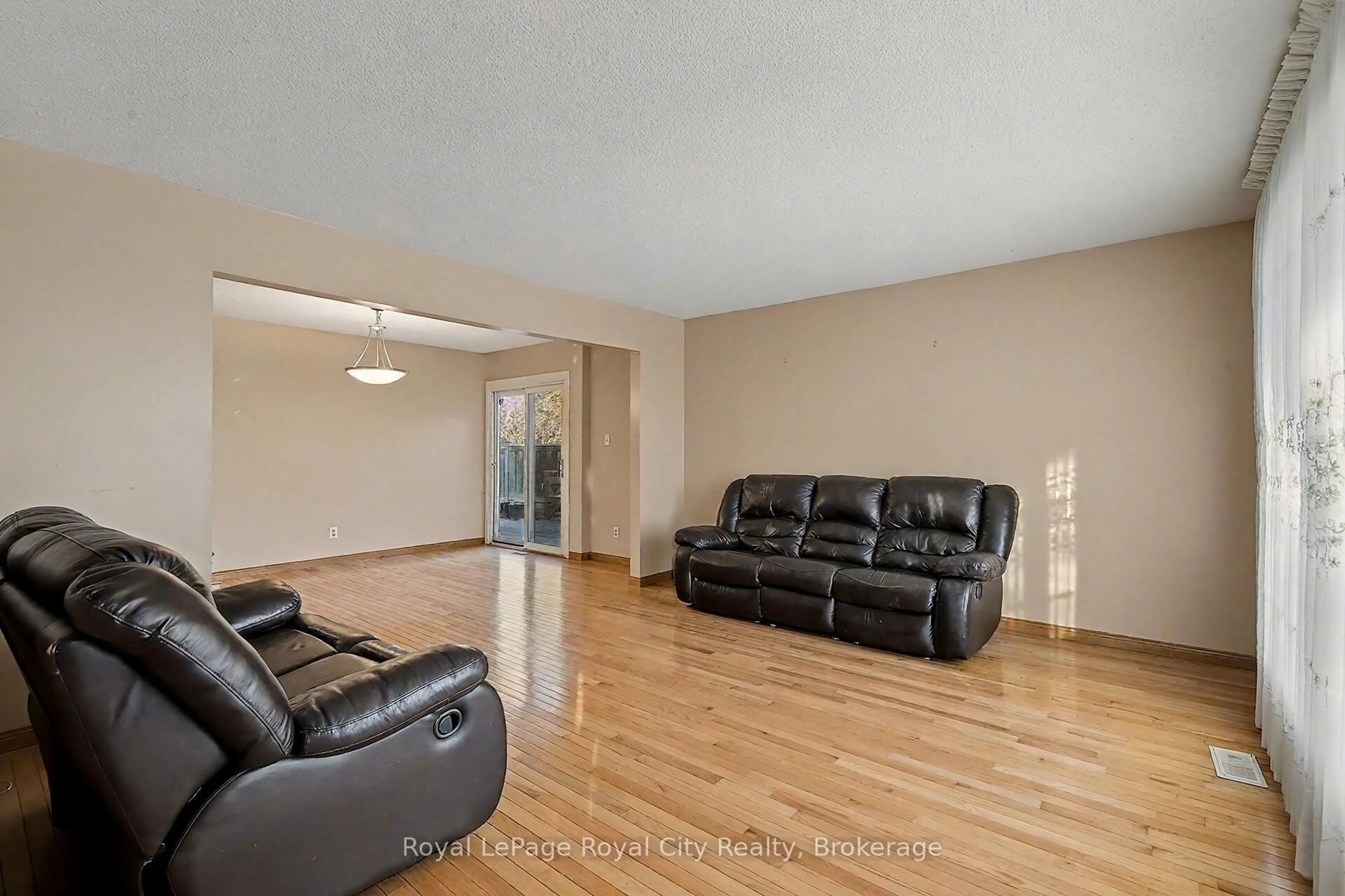 Living room with furniture, unknown for 77 Kortright Rd, Guelph Ontario N1G 3B3