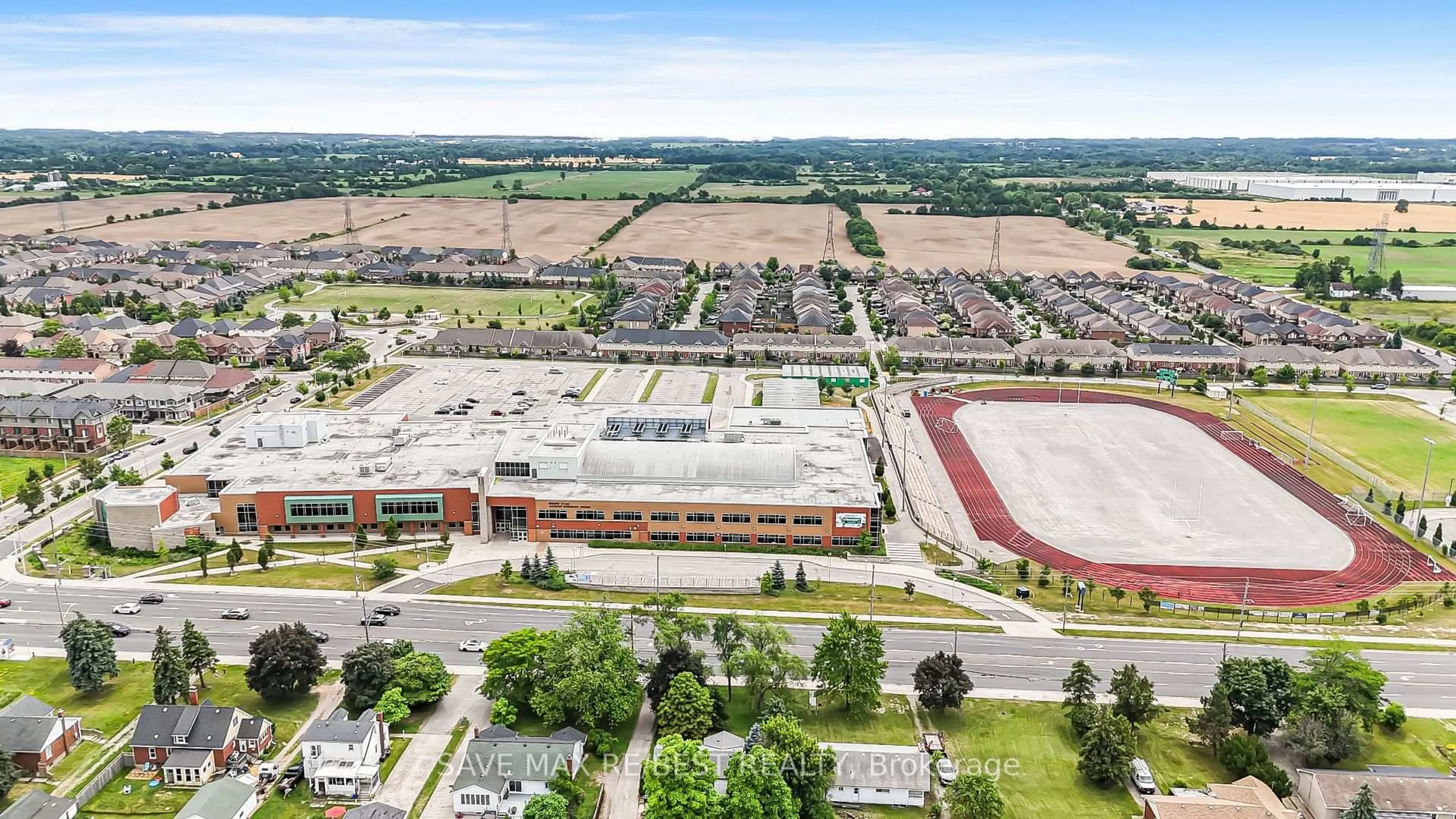 A pic from outside/outdoor area/front of a property/back of a property/a pic from drone, building for 6 Greenwich Ave, Hamilton Ontario L8J 0A5