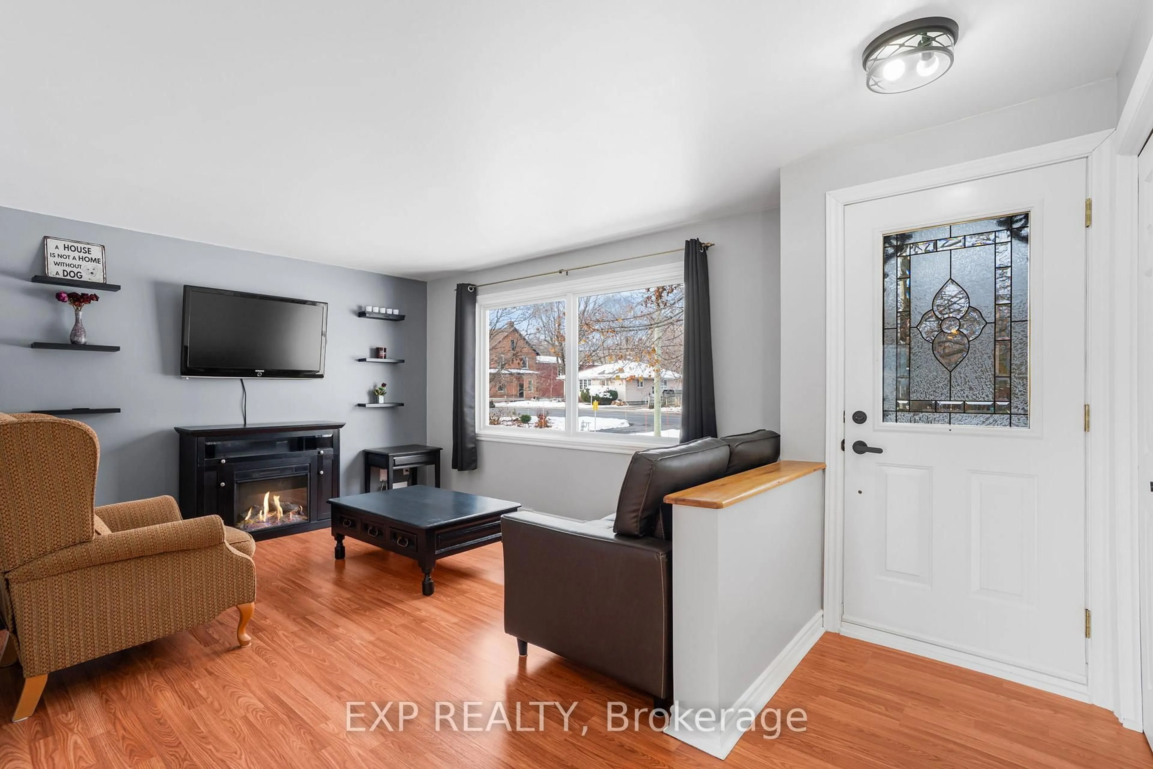 Living room with furniture, unknown for 133 High St, Champlain Ontario K0B 1R0