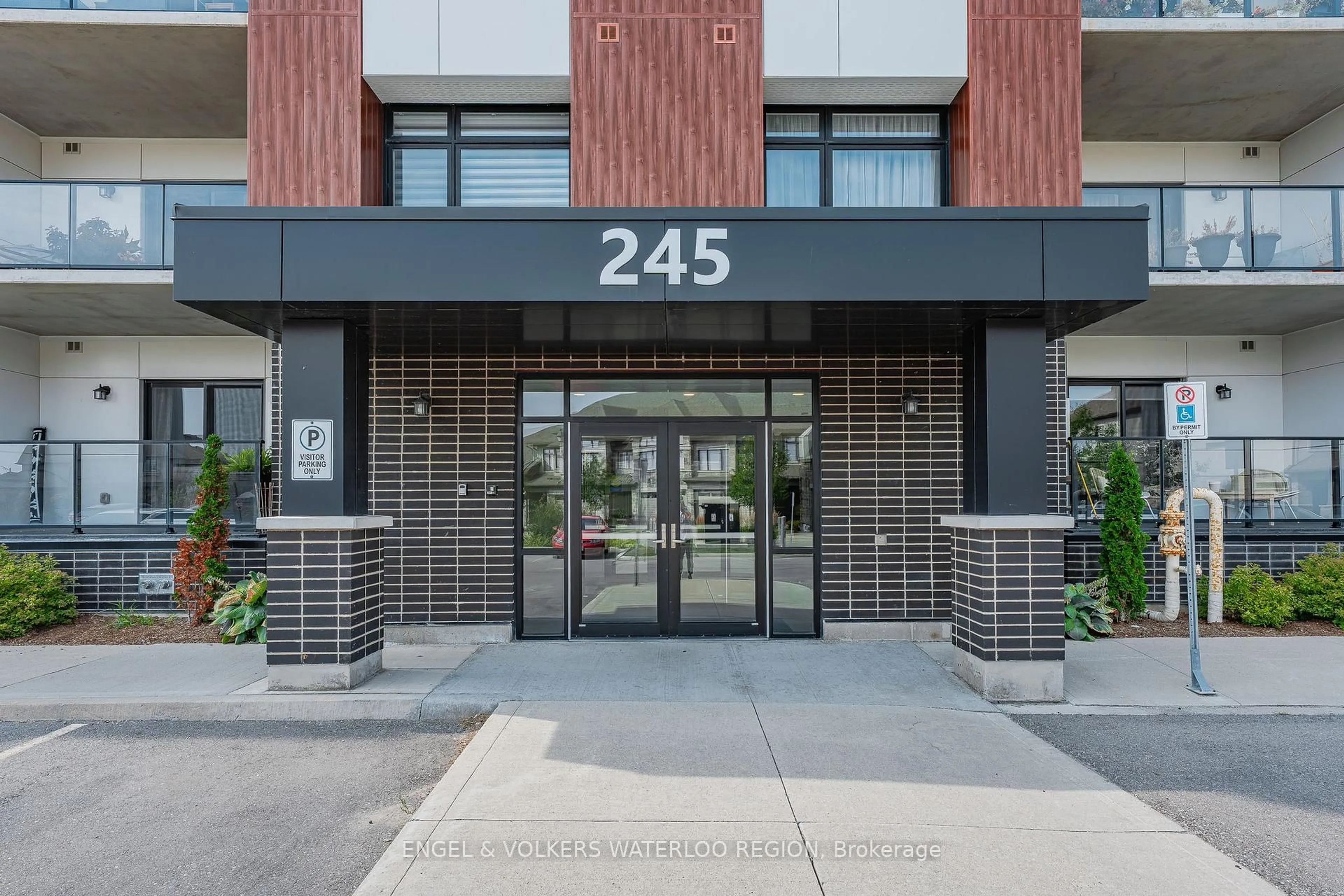 Indoor foyer for 245 Grey Silo Rd #105, Waterloo Ontario N2K 0G6