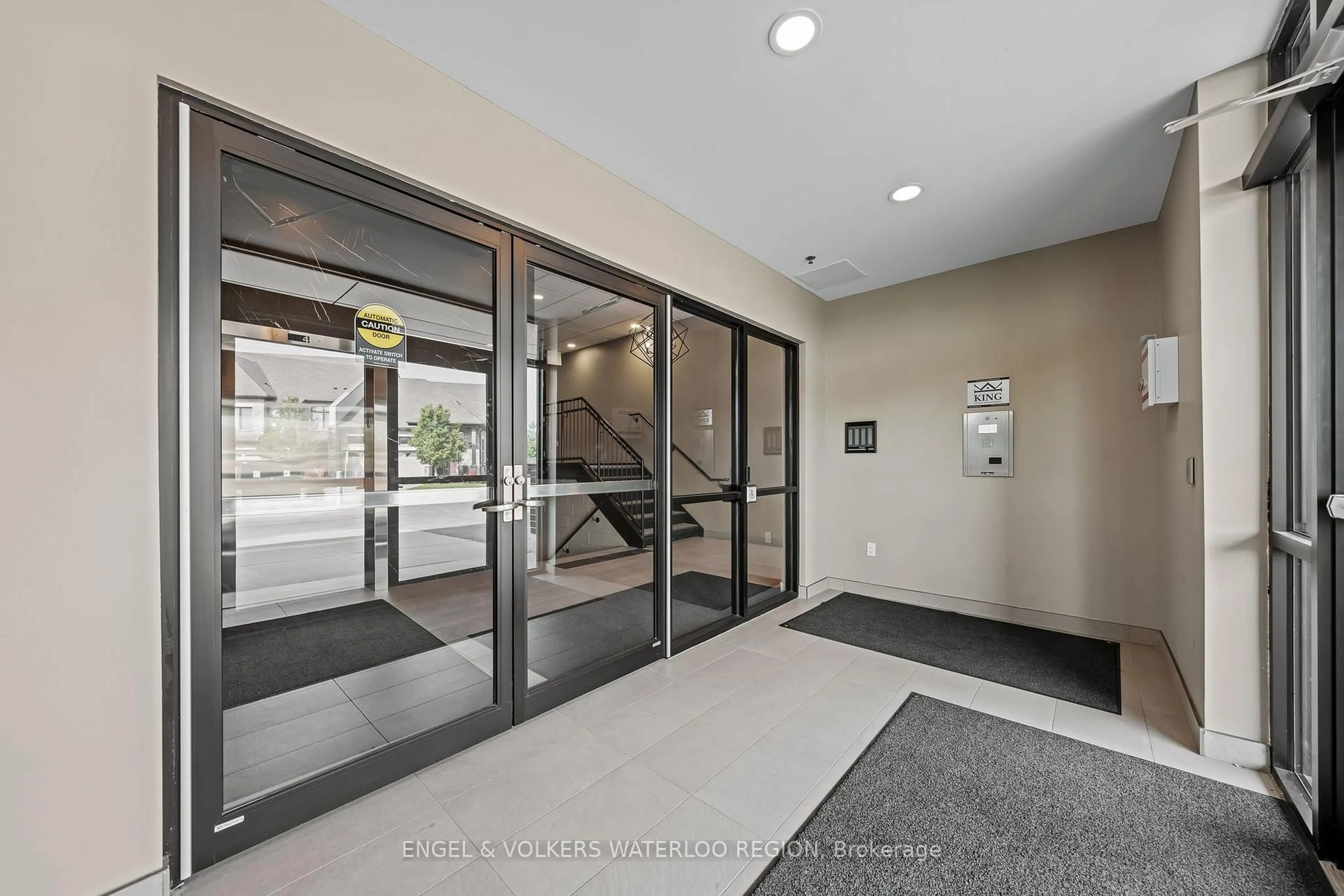 Indoor foyer for 245 Grey Silo Rd #105, Waterloo Ontario N2K 0G6