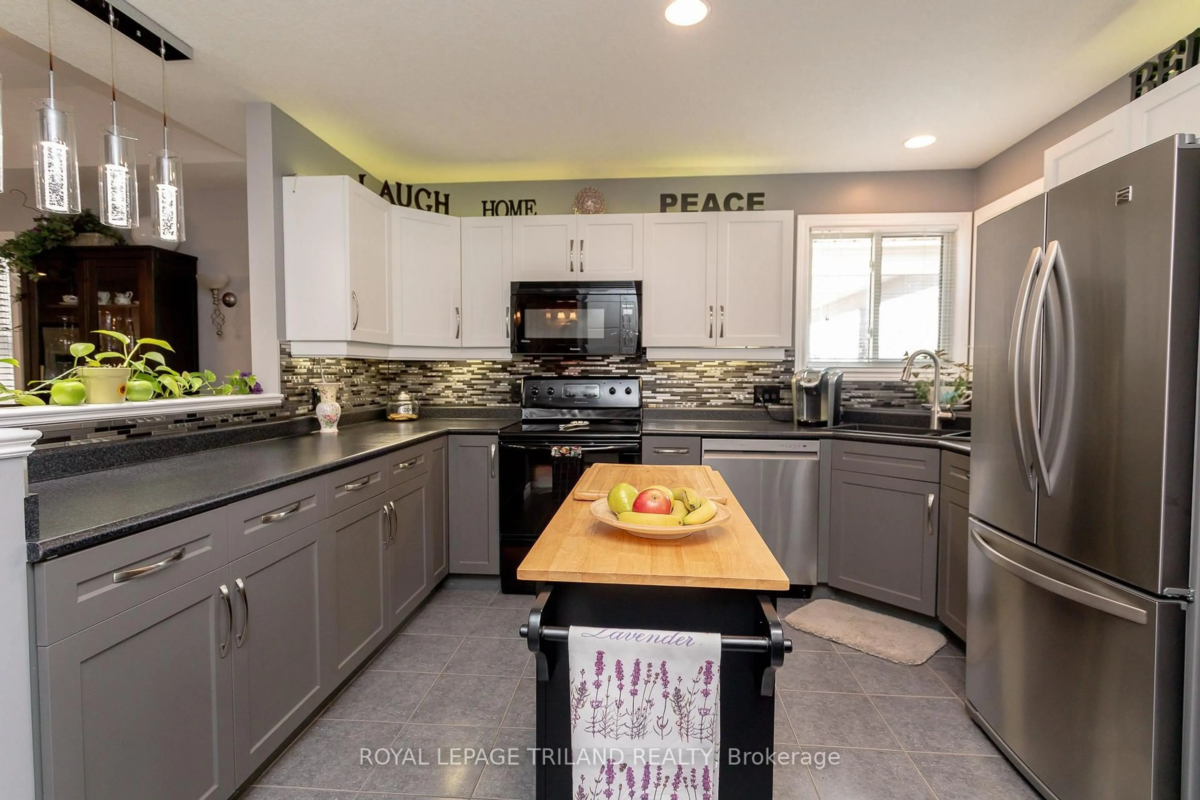 Contemporary kitchen, ceramic/tile floor for 53 Augusta Cres, St. Thomas Ontario N5R 6K1