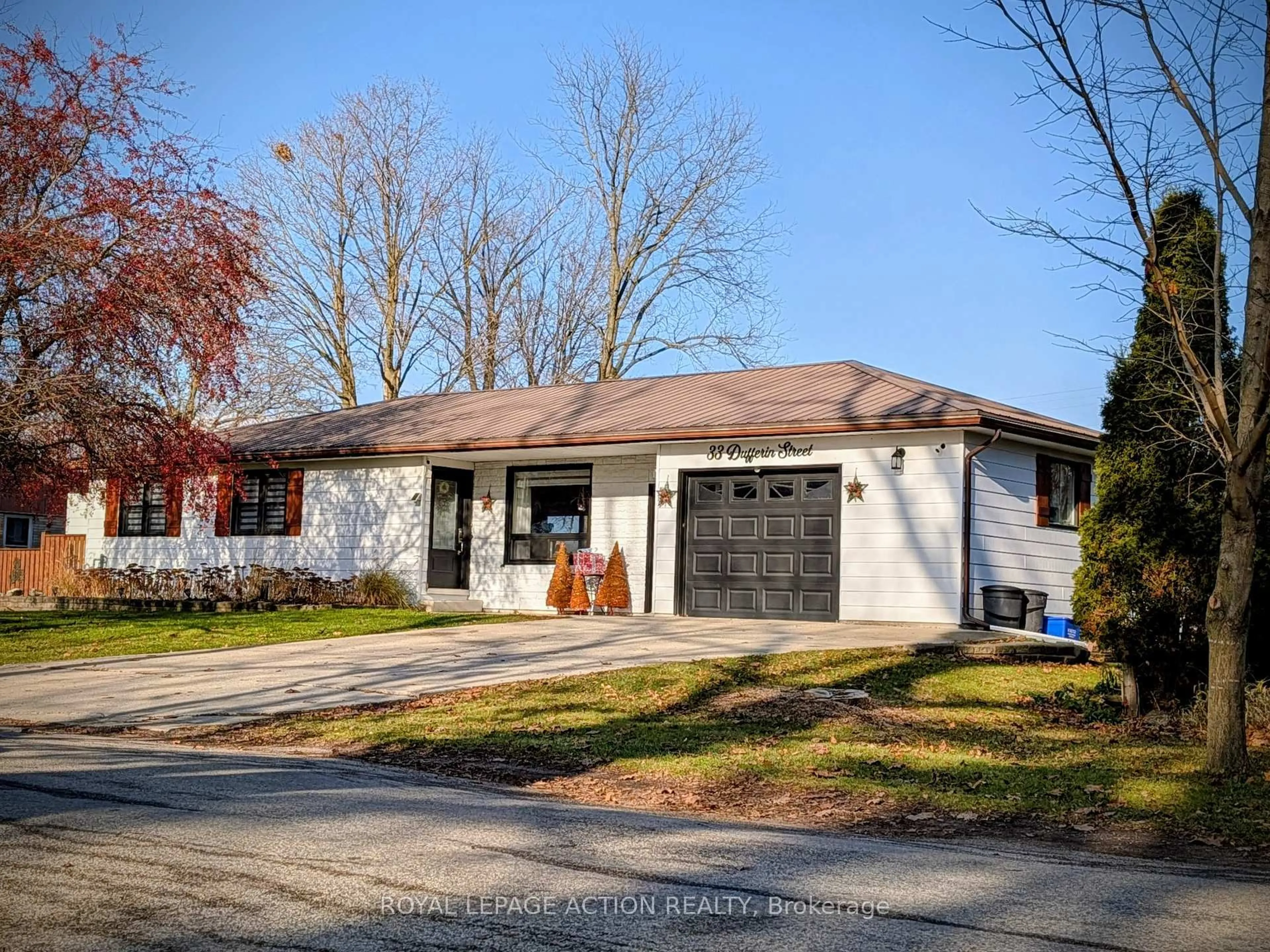 Home with brick exterior material, street for 33 Dufferin St, Brant Ontario N0E 1A0