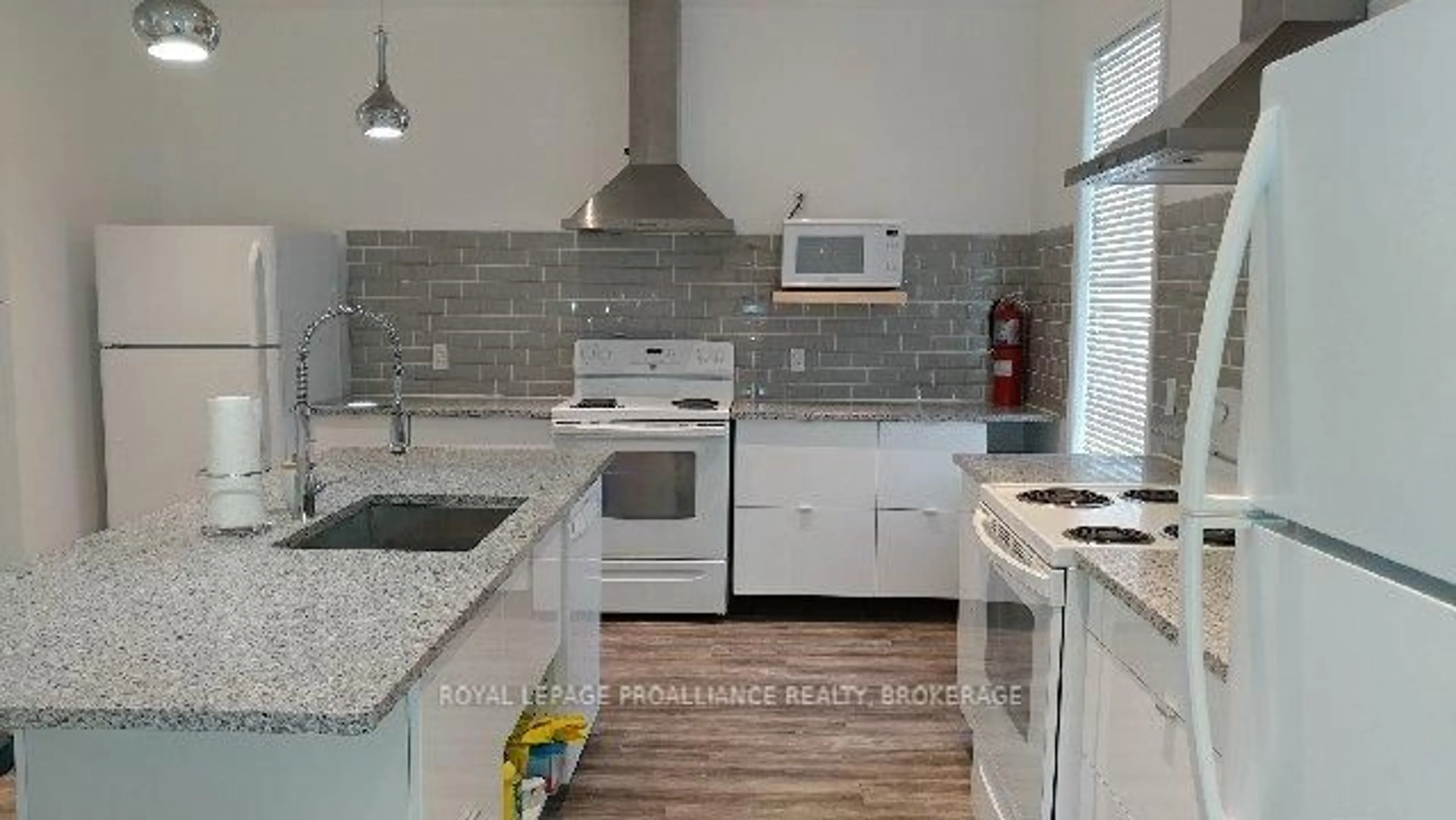 Unknown for 215 Division St, Kingston Ontario K7K 3Z2