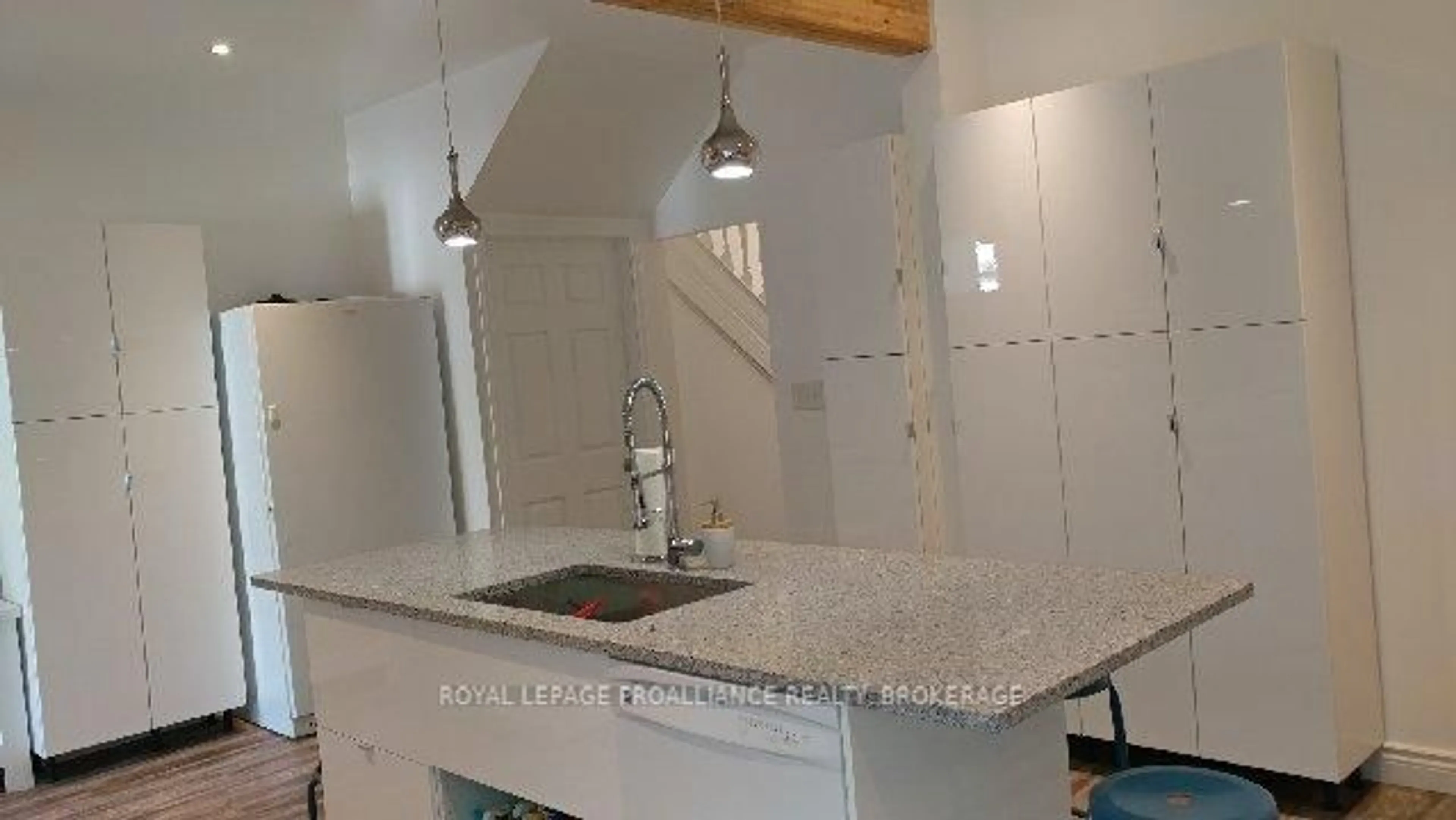 Unknown for 215 Division St, Kingston Ontario K7K 3Z2