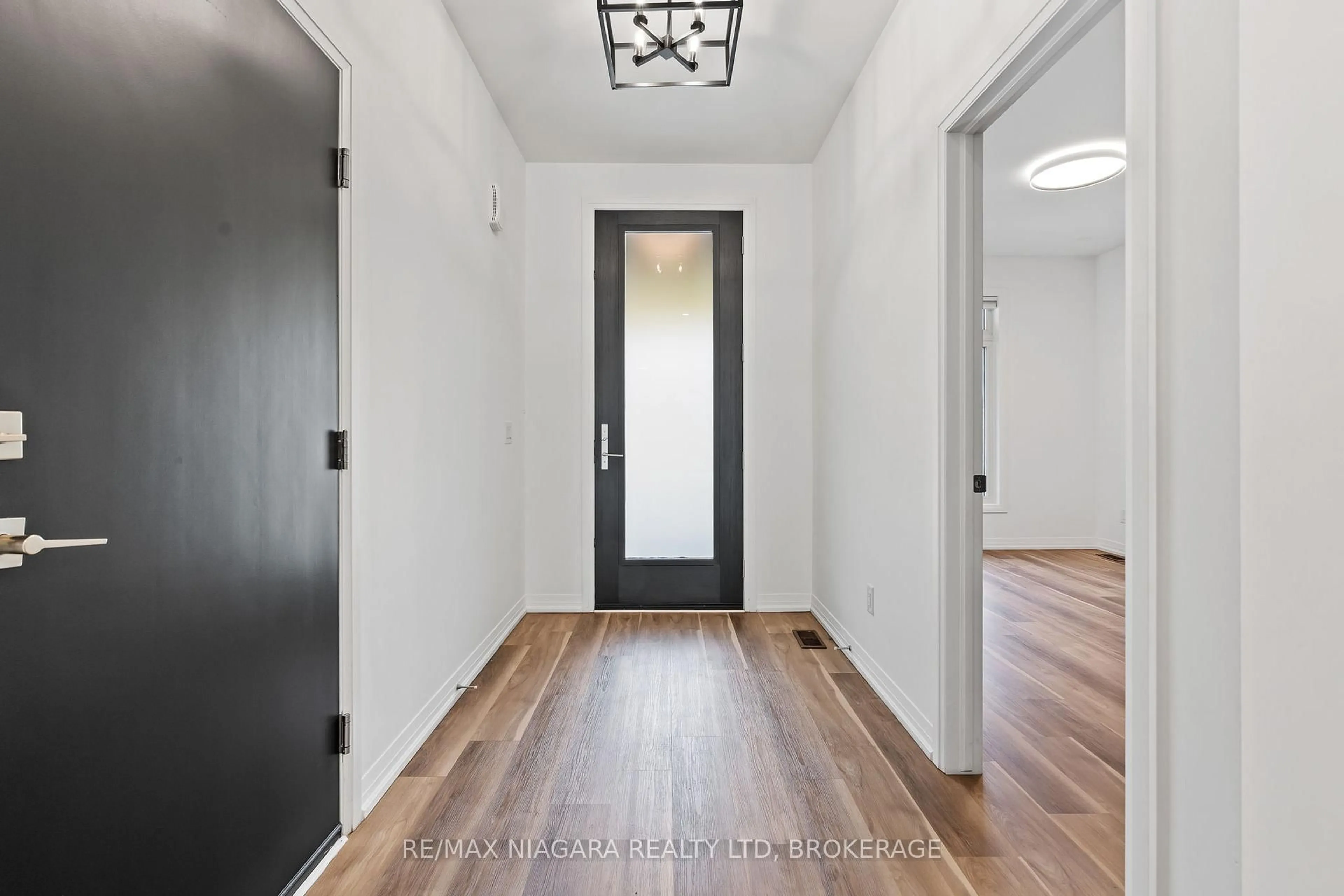 Indoor entryway for 300 Richmond St #11, Thorold Ontario L2V 0L6