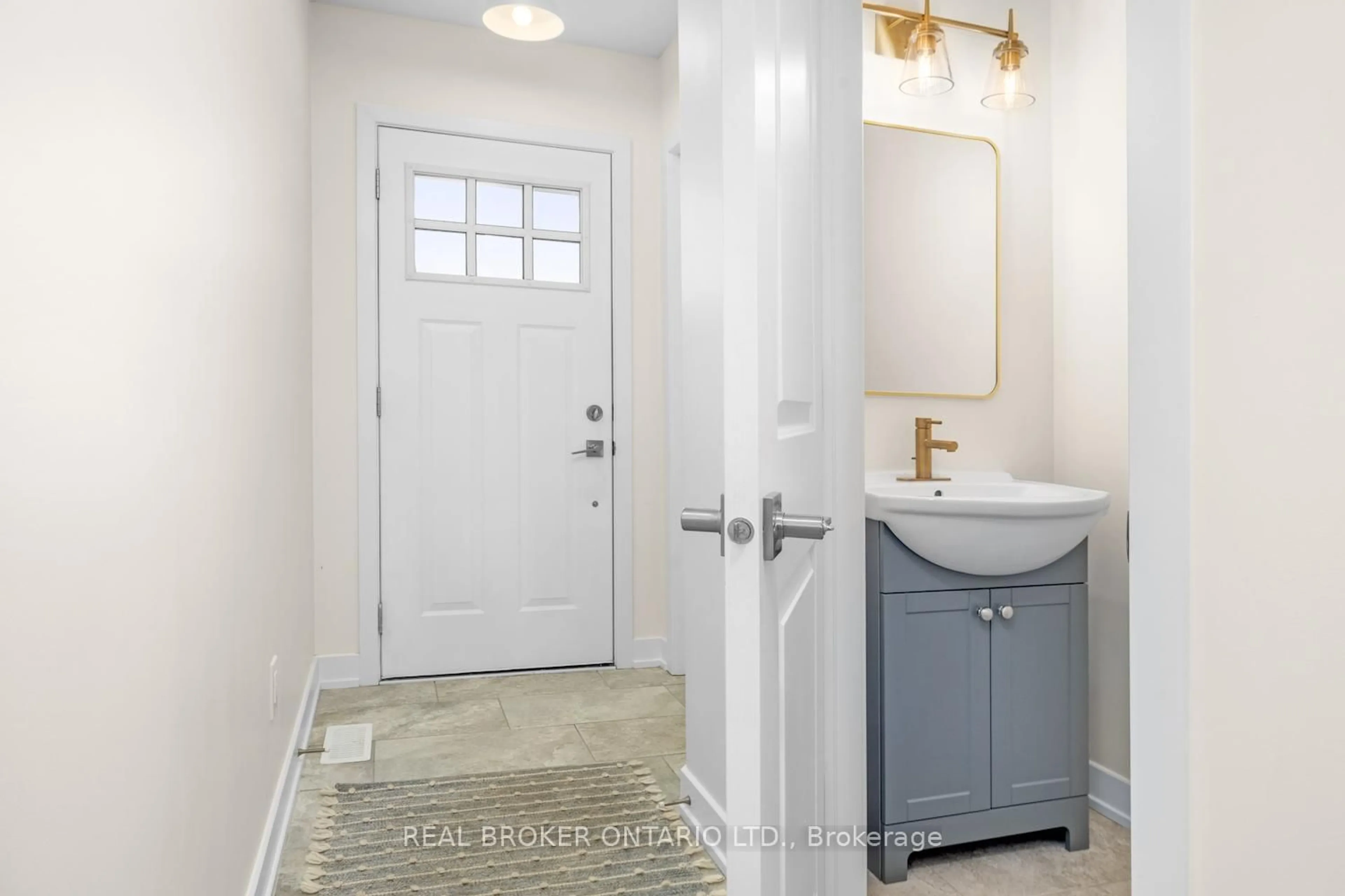 Indoor entryway for 145 Ferrara Dr, Smiths Falls Ontario K7A 0A2