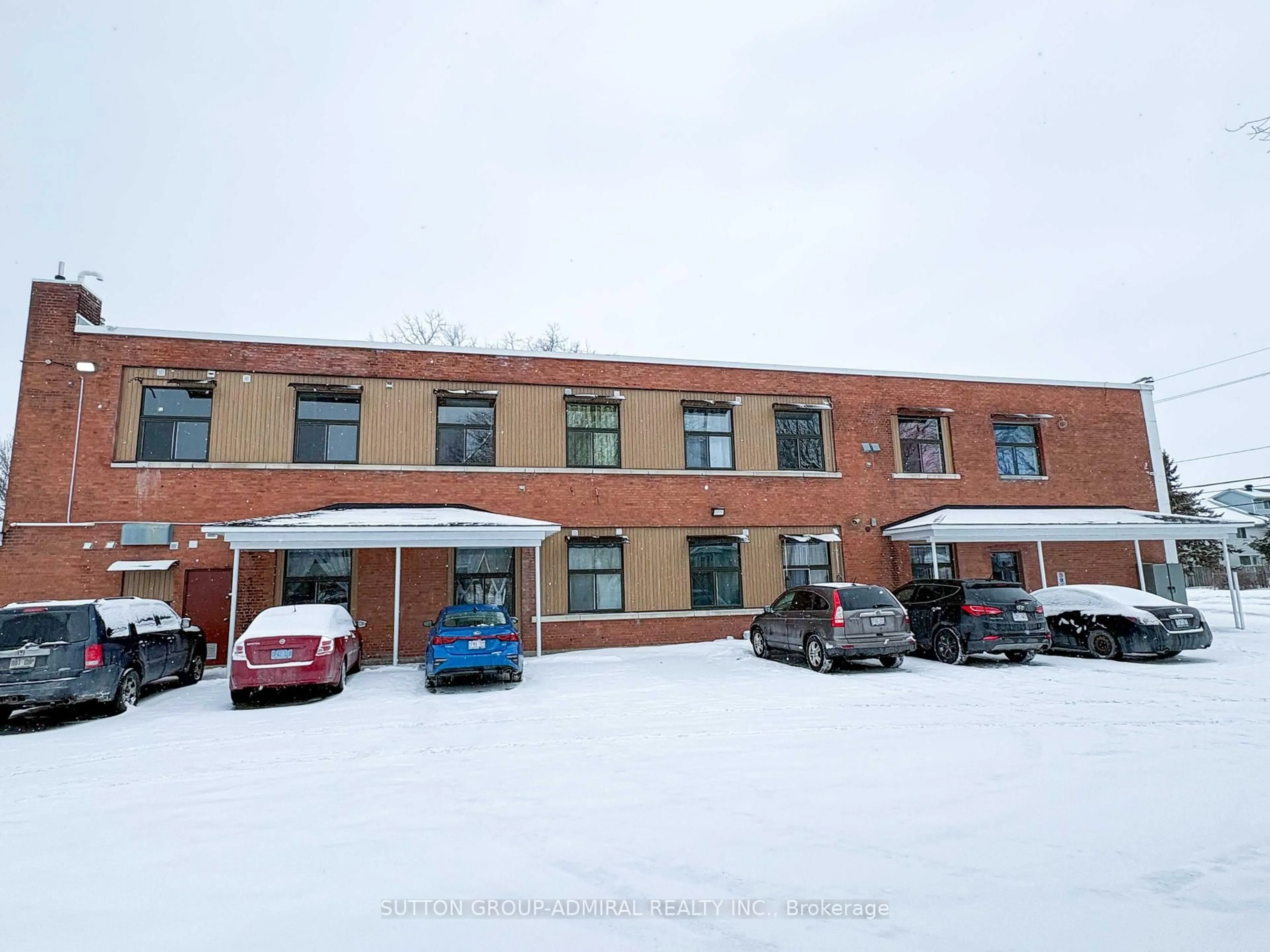 A pic from outside/outdoor area/front of a property/back of a property/a pic from drone, building for 822 Marlborough St, Cornwall Ontario K6H 4B4