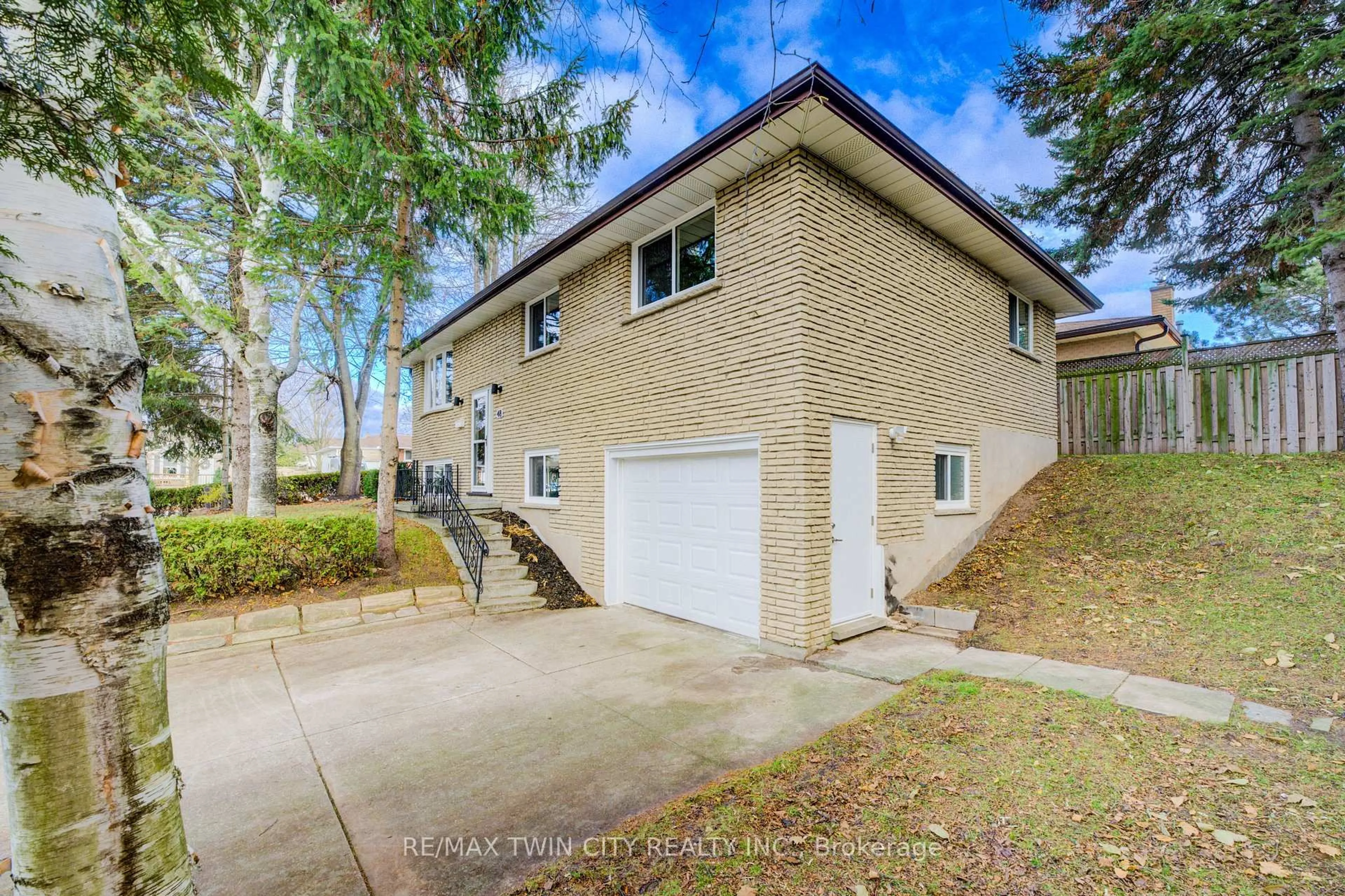 Home with brick exterior material, street for 48 Mark Cres, Cambridge Ontario N1S 4A3