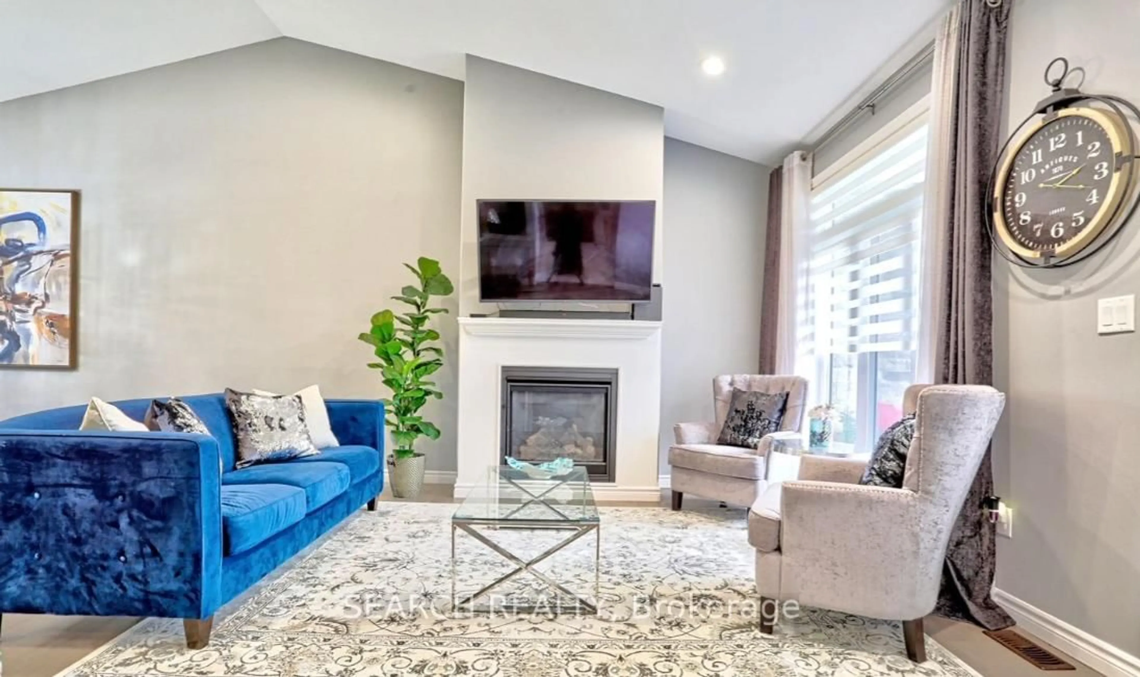 Living room with furniture, unknown for 208 Summerset Pl, Chatham-Kent Ontario N7L 0G4