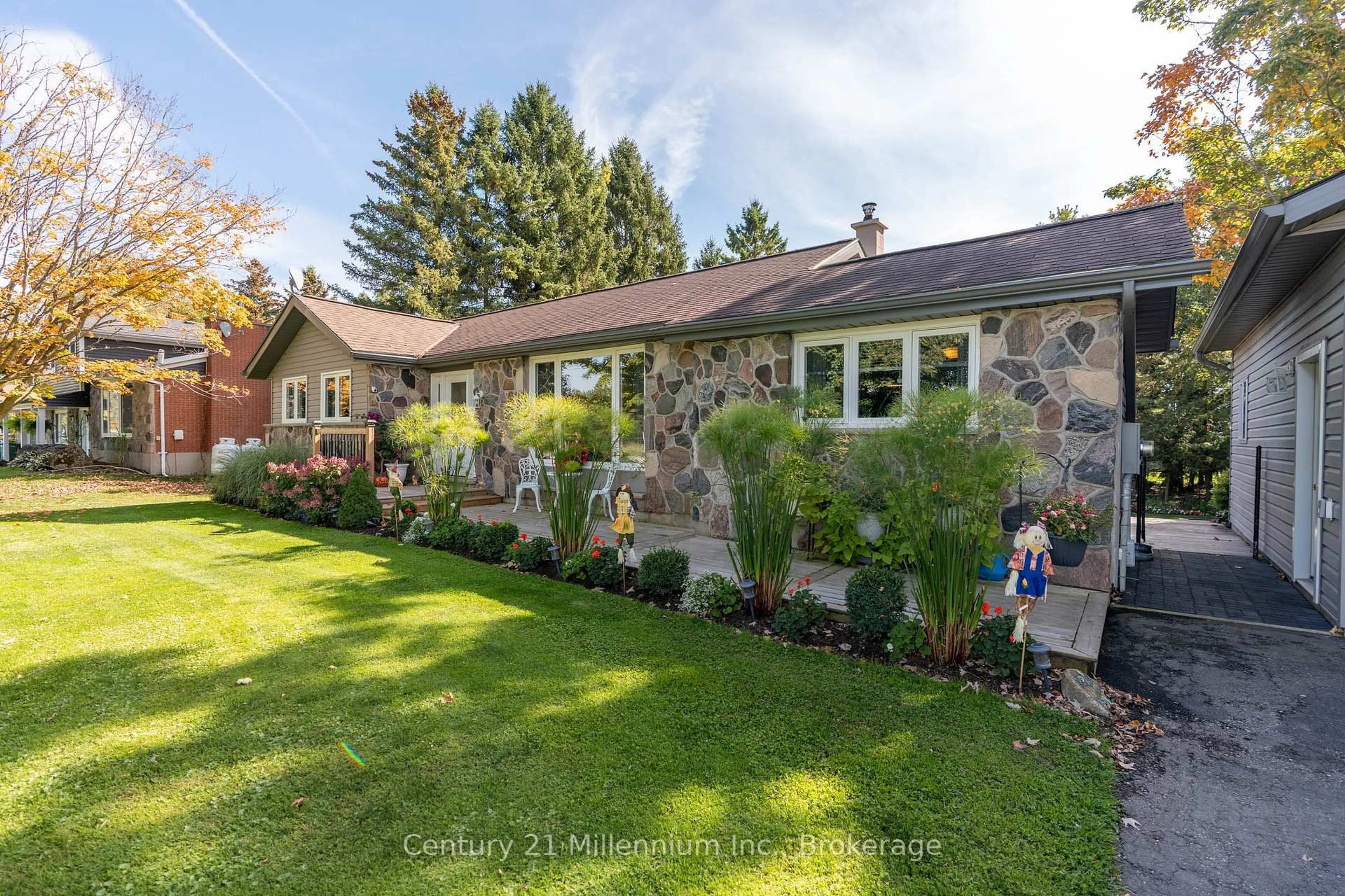 A pic from outside/outdoor area/front of a property/back of a property/a pic from drone, street for 21532 Grey 16 Rd, Chatsworth Ontario N0H 2N0