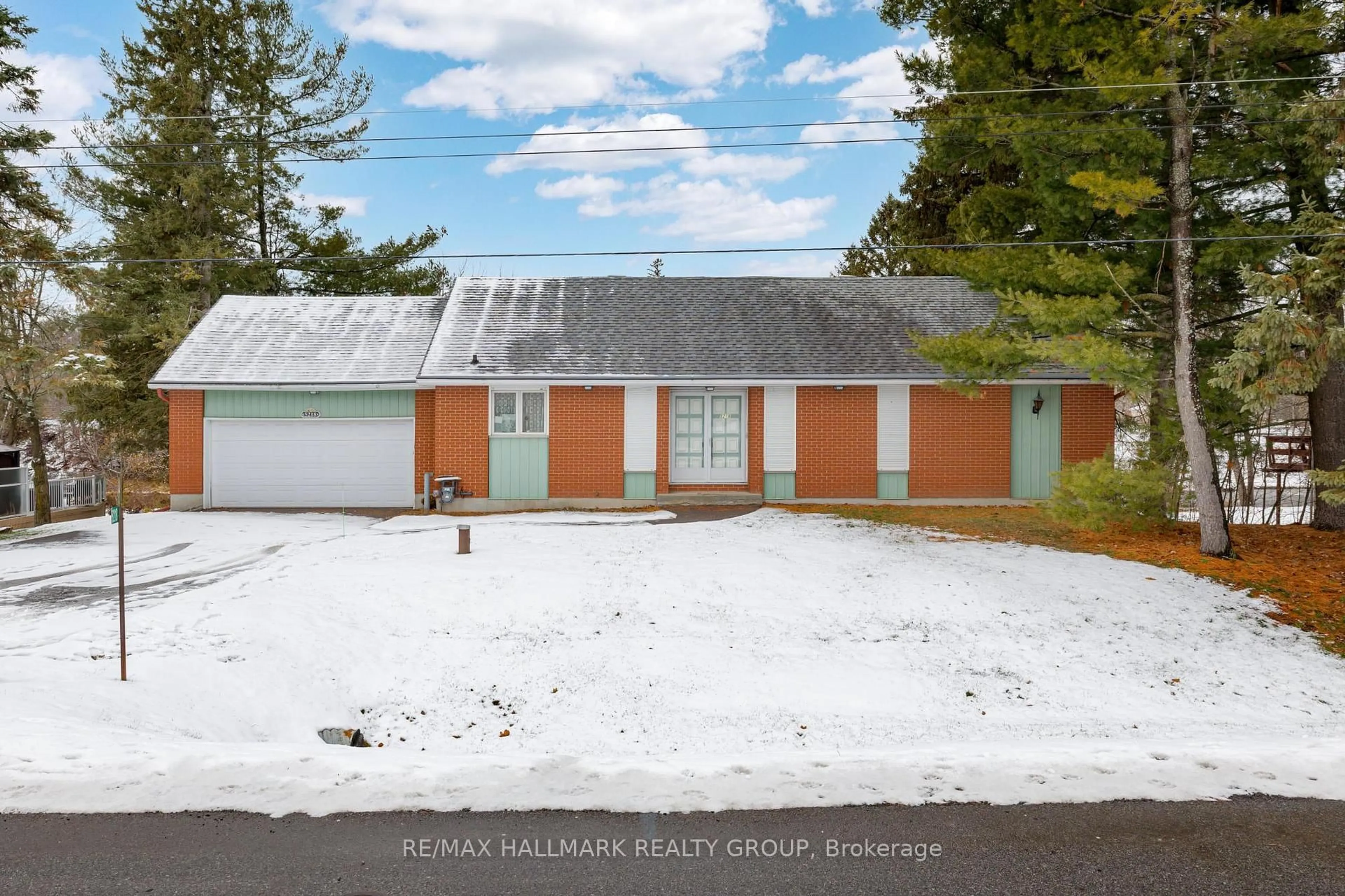 A pic from outside/outdoor area/front of a property/back of a property/a pic from drone, unknown for 5218 Mclean Cres, Manotick Ontario K4M 1G2