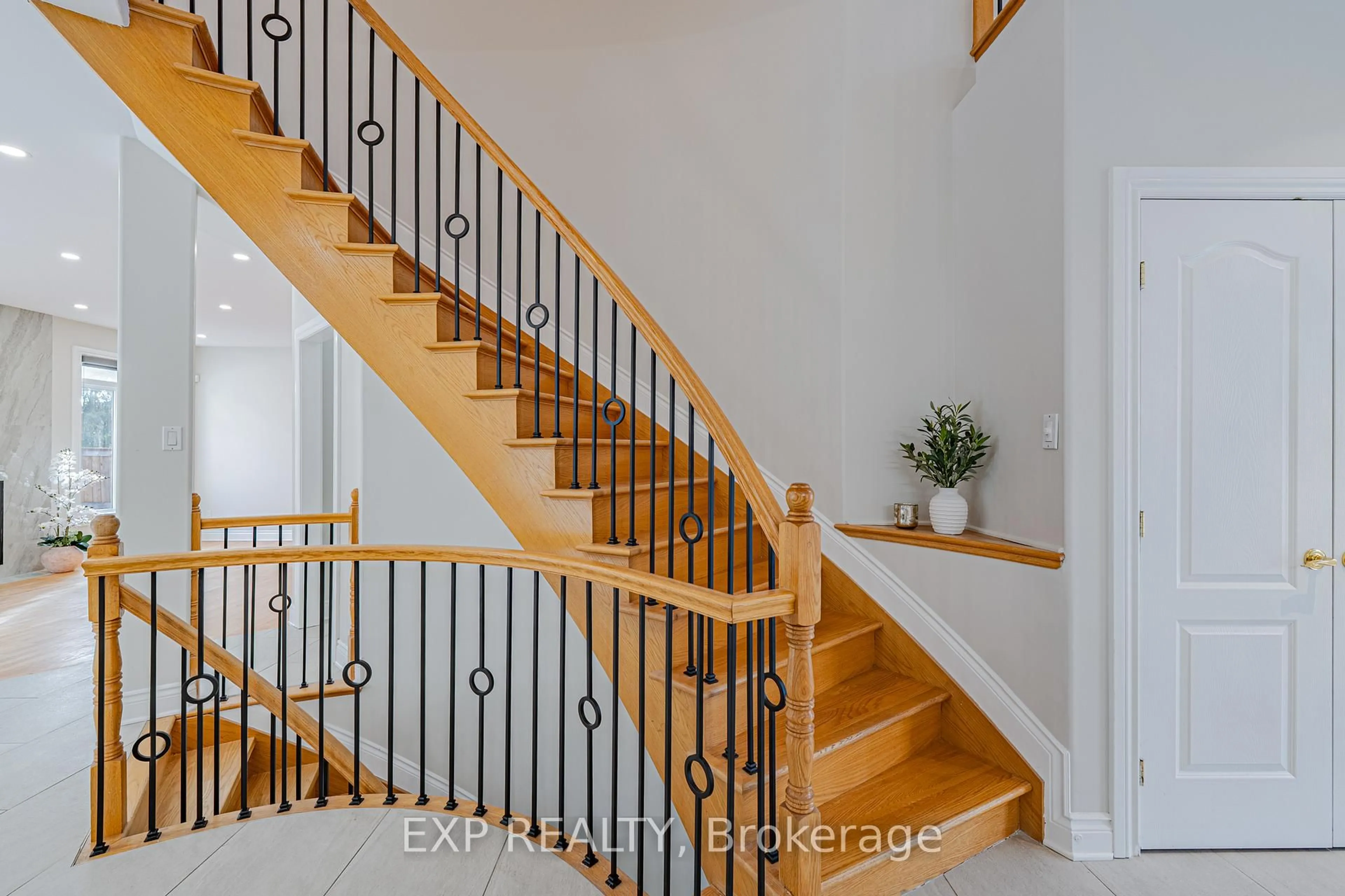 Stairs for 11 WELLSMERE Crt, Ottawa Ontario K2E 8C2