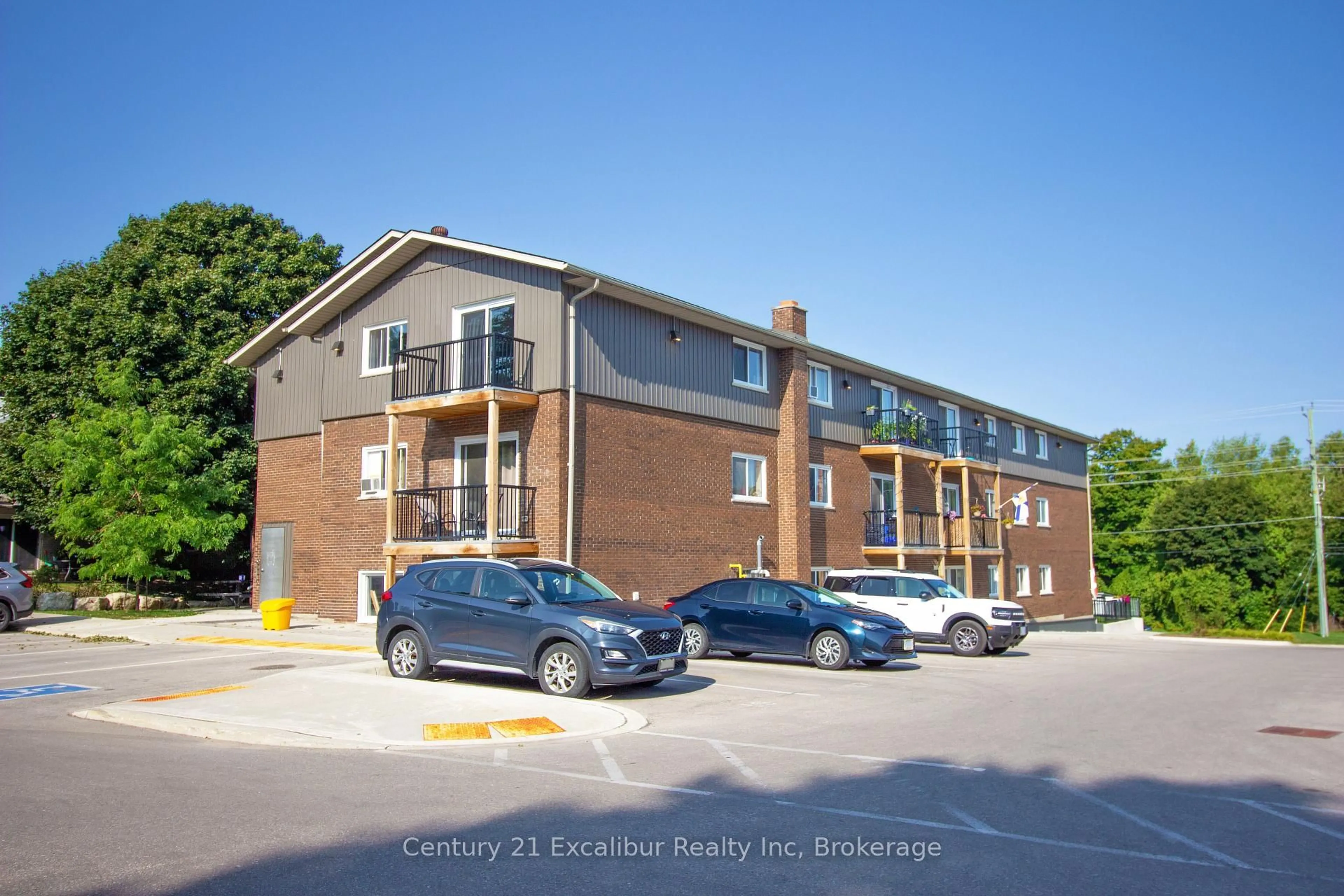 Unknown for 320 Queen St #9, Centre Wellington Ontario N1M 1T4