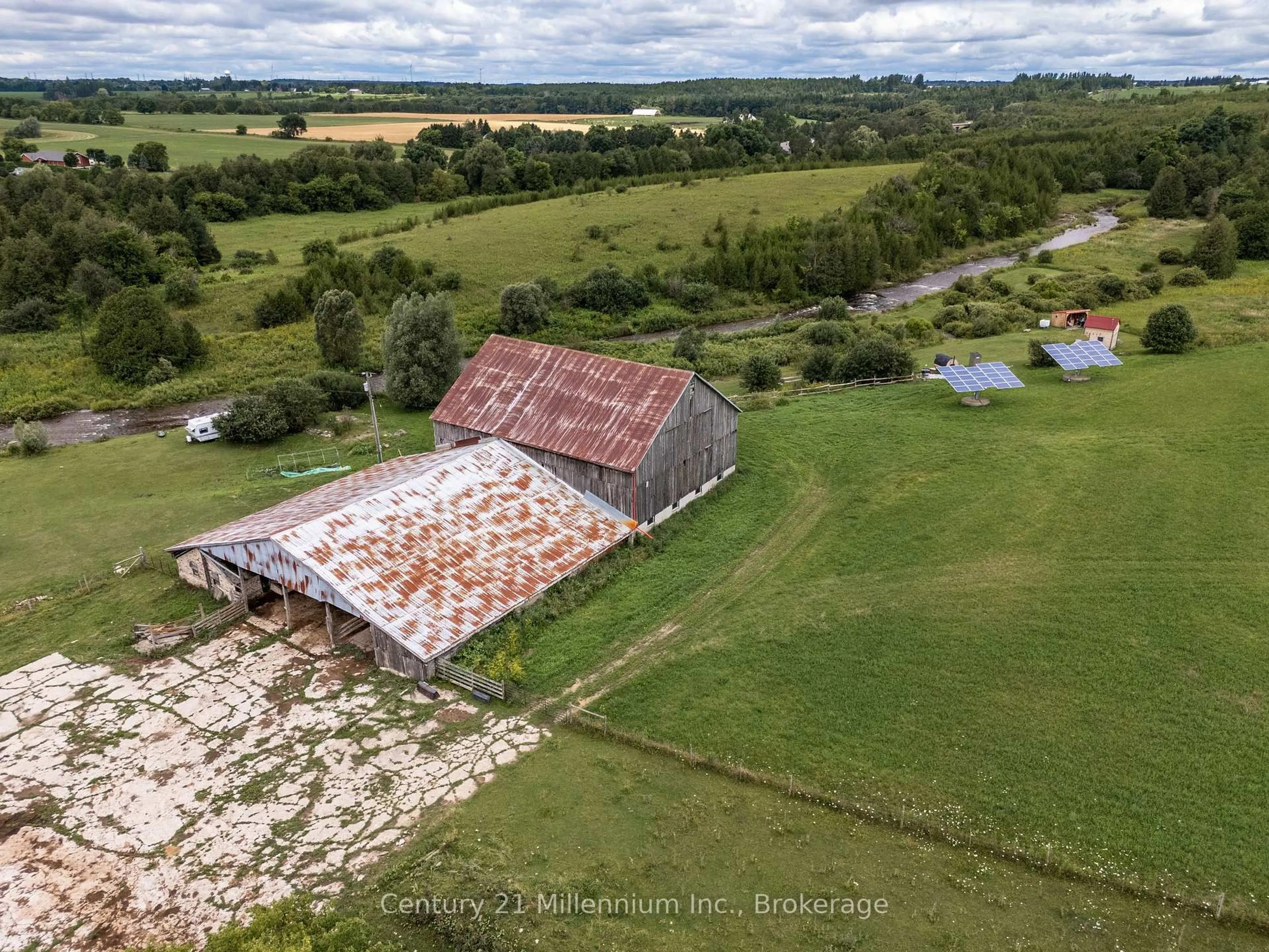 A pic from outside/outdoor area/front of a property/back of a property/a pic from drone, building for 21 STATION St, Amaranth Ontario L9W 0V2