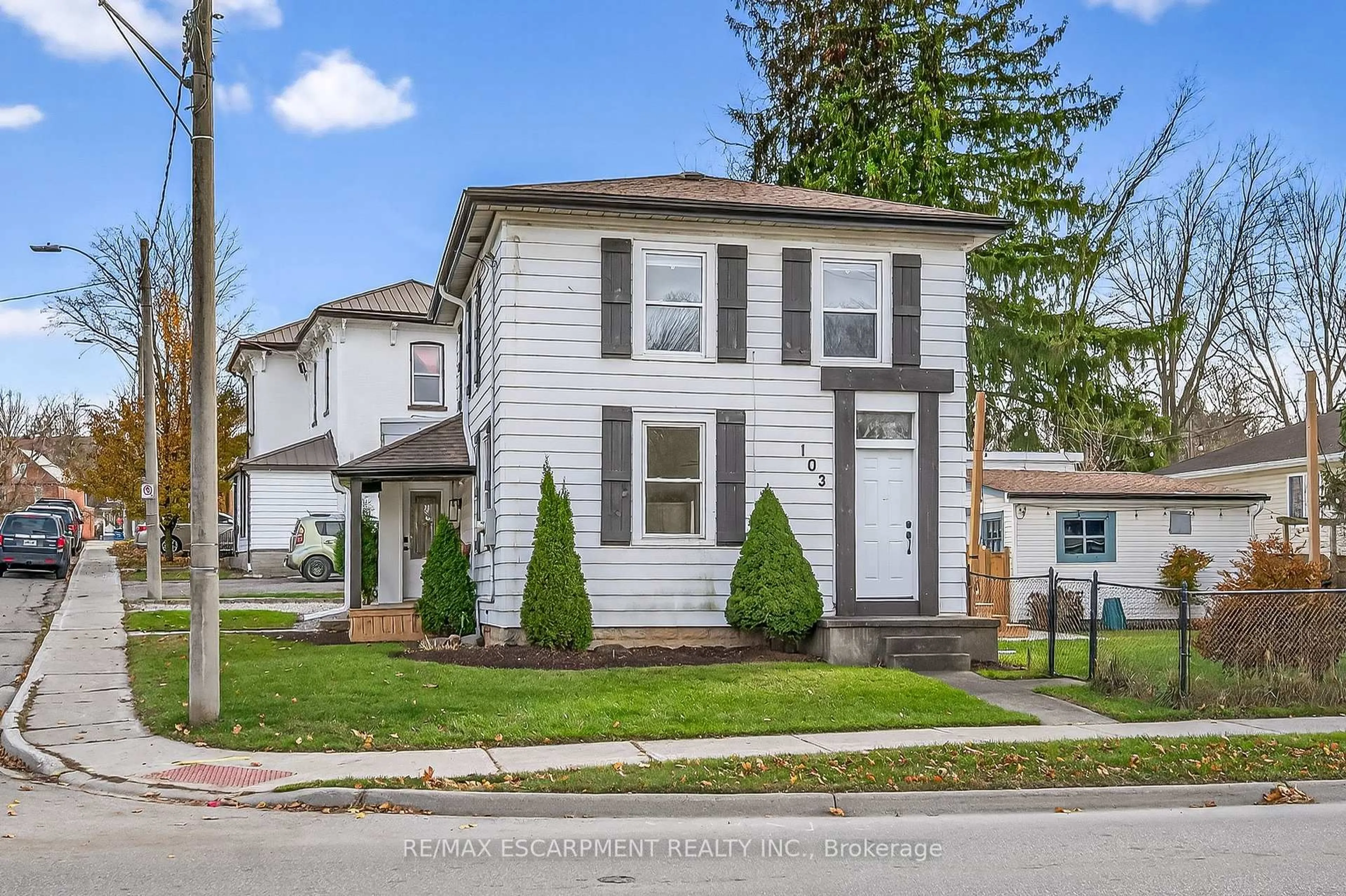 Home with vinyl exterior material, street for 103 Charles St, Ingersoll Ontario N5C 2L9