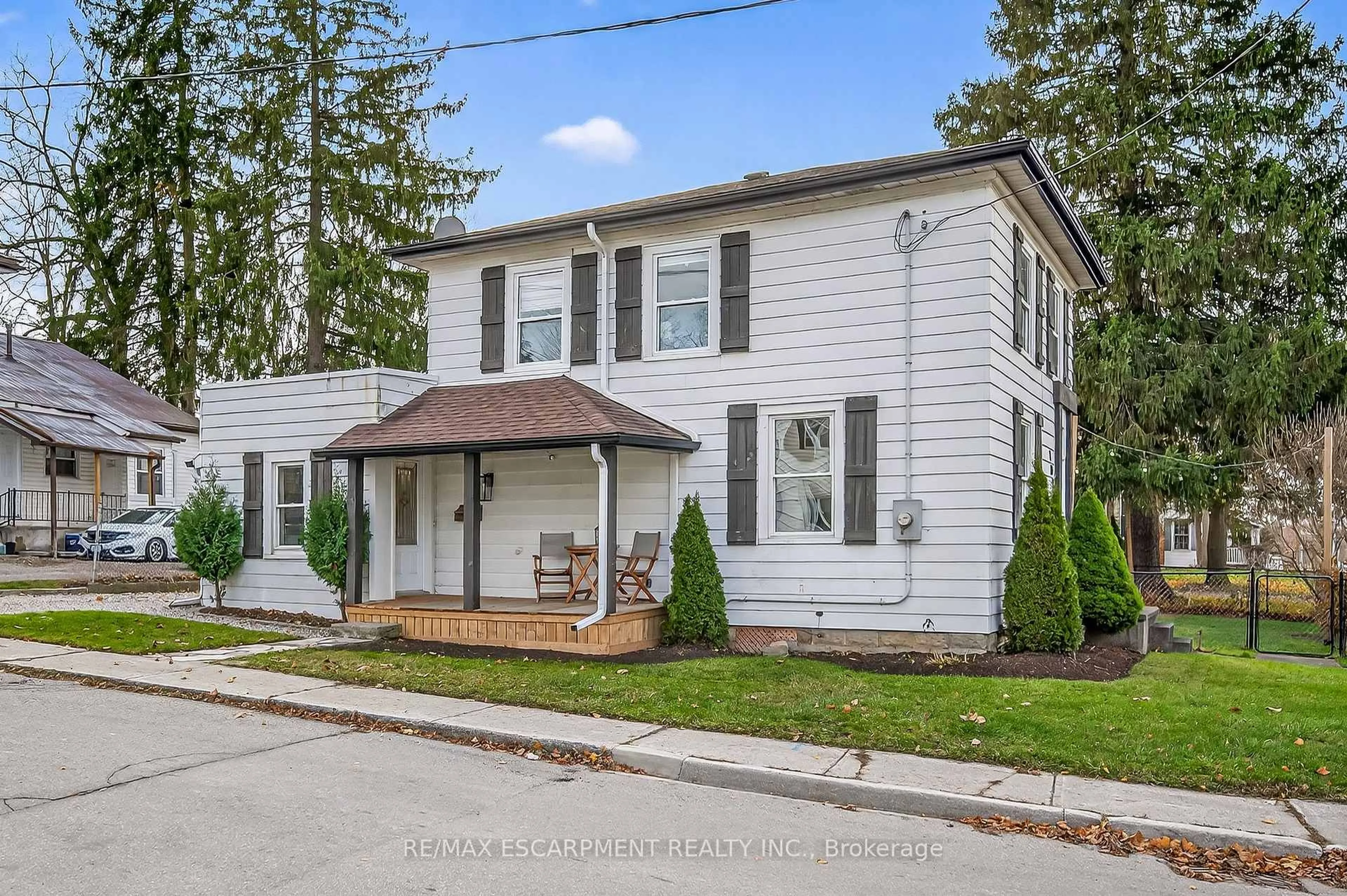 Home with vinyl exterior material, street for 103 Charles St, Ingersoll Ontario N5C 2L9