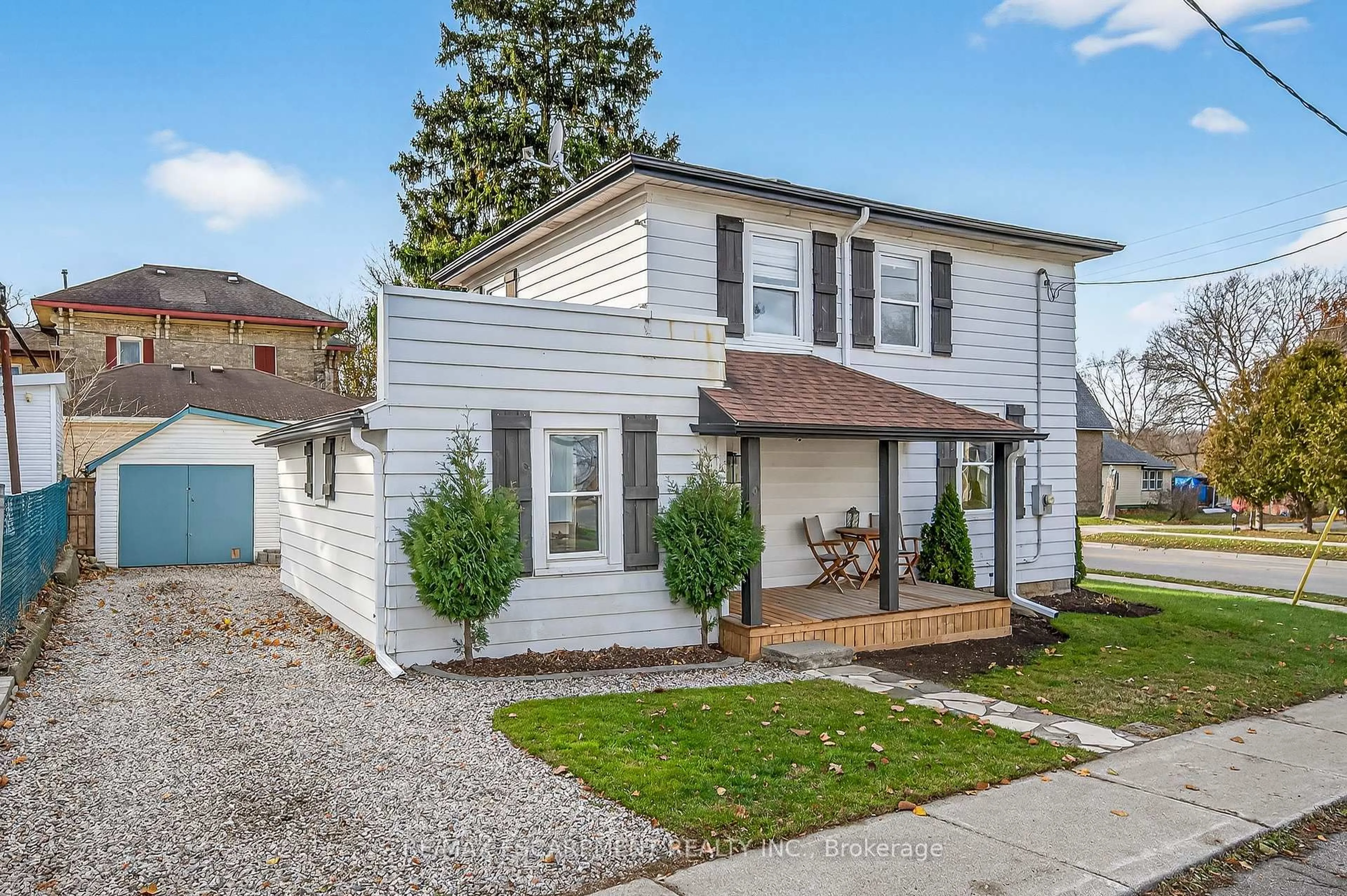 Home with vinyl exterior material, street for 103 Charles St, Ingersoll Ontario N5C 2L9