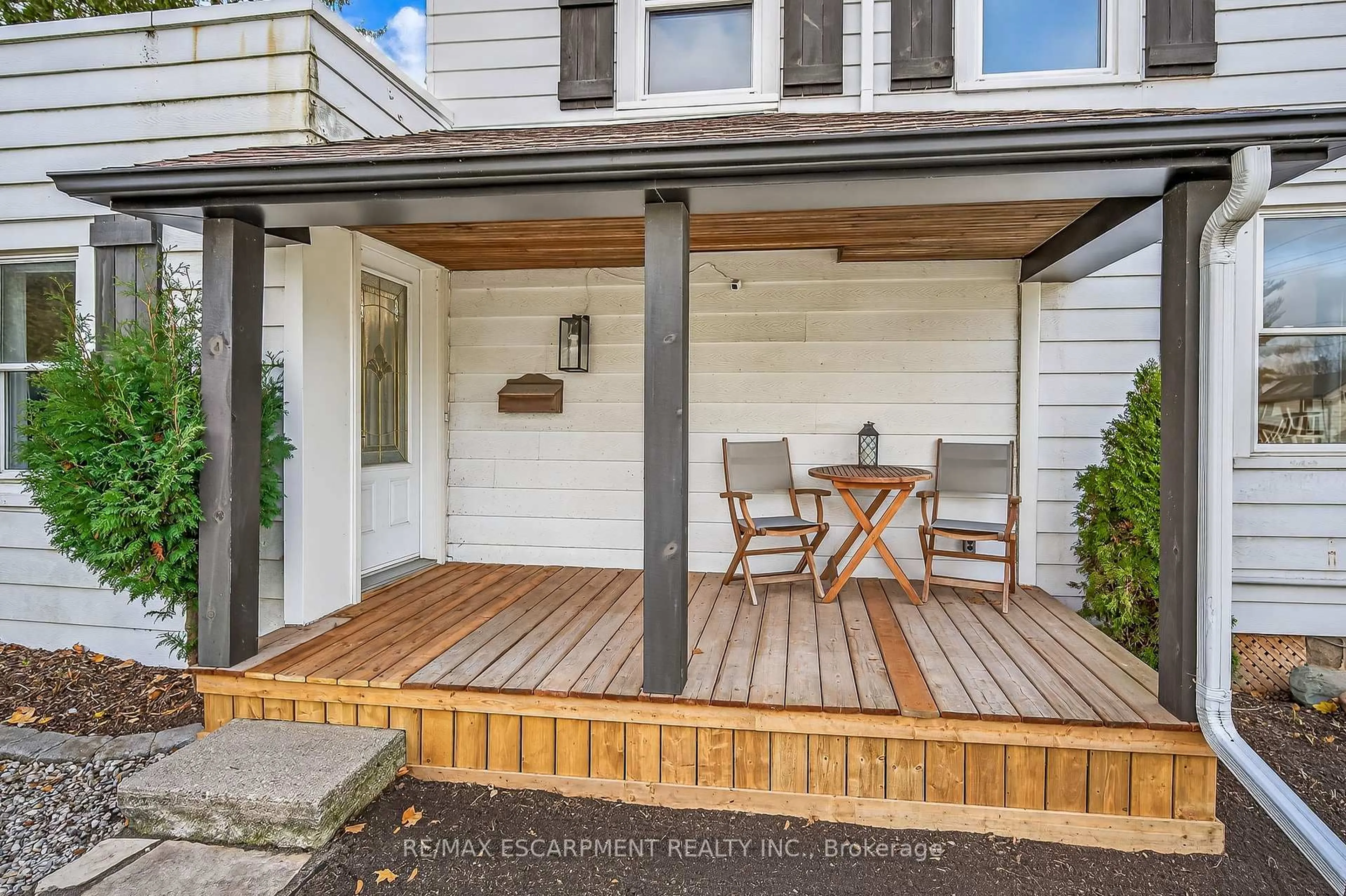 Patio, street for 103 Charles St, Ingersoll Ontario N5C 2L9