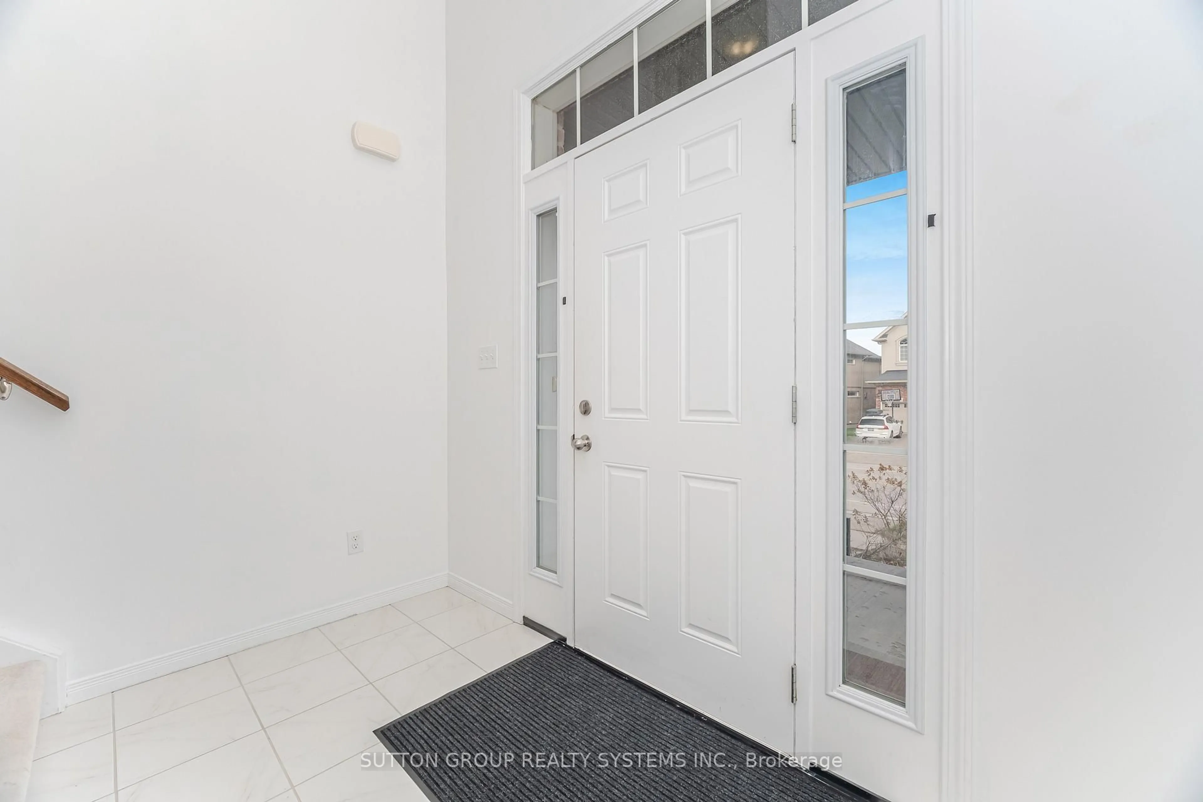 Indoor entryway for 565 Sundew Dr, Waterloo Ontario N2V 0B9