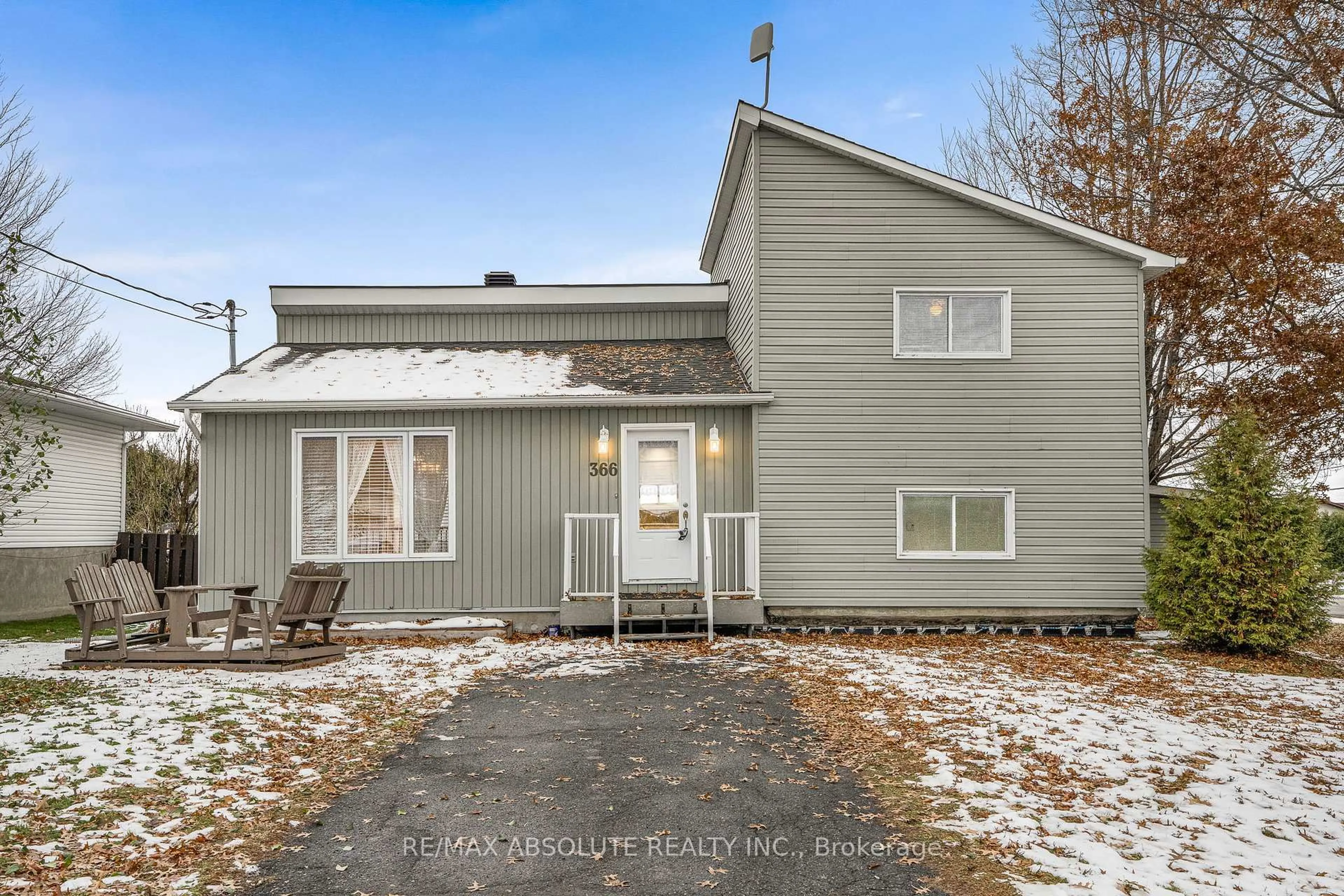 Home with vinyl exterior material, street for 366 Charron St, Clarence-Rockland Ontario K4K 1B2