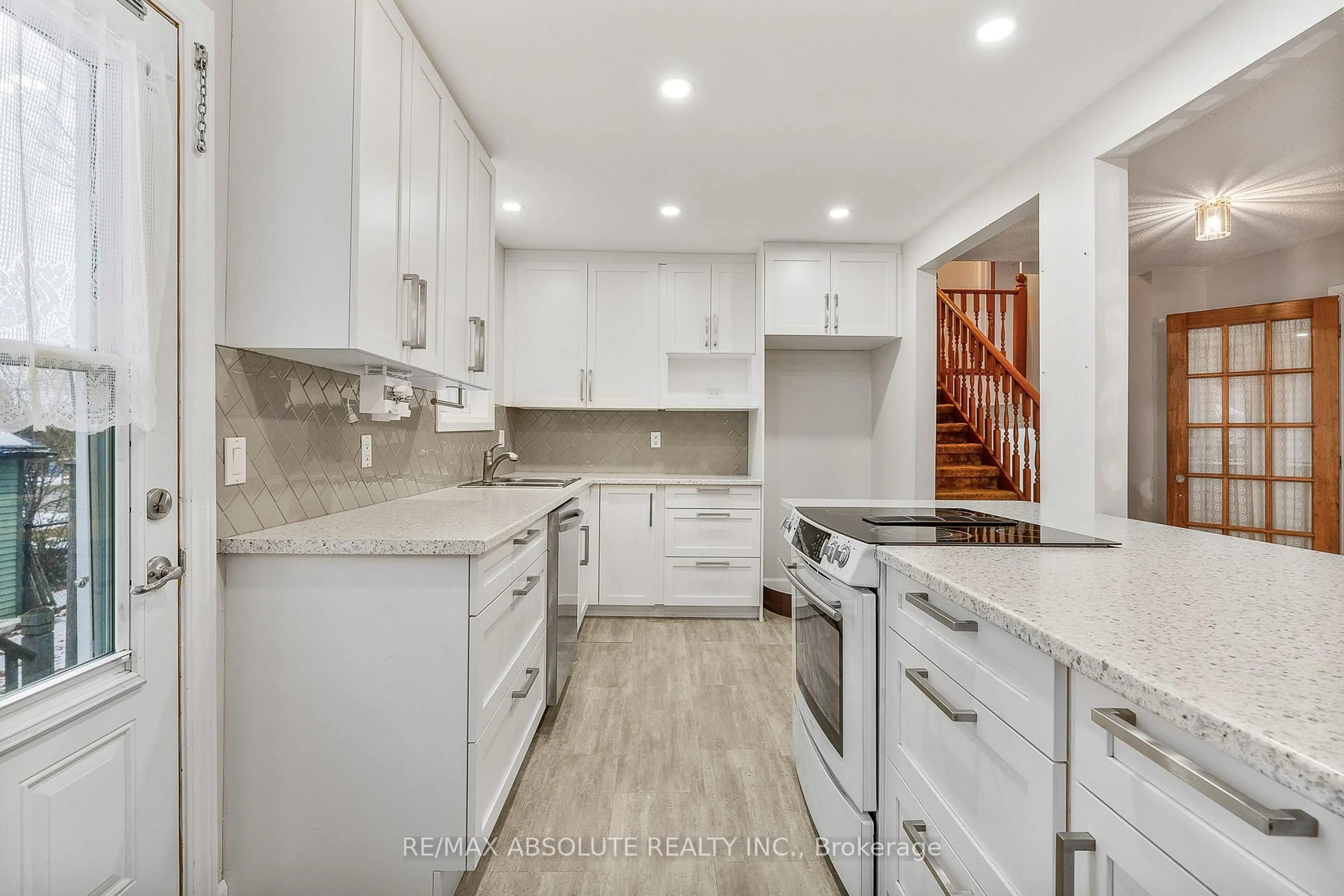 Open concept kitchen, unknown for 366 Charron St, Clarence-Rockland Ontario K4K 1B2